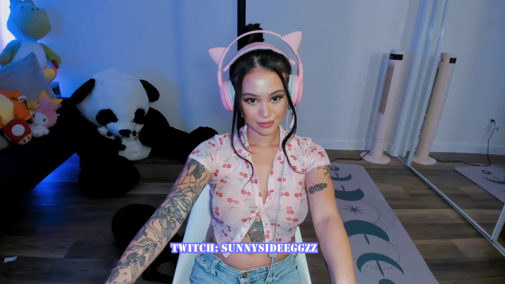 Gallery image thumbnail from PrettyX0Kat's myfreecams stream on, 08/04/2023, 03:45 image 10 of 20