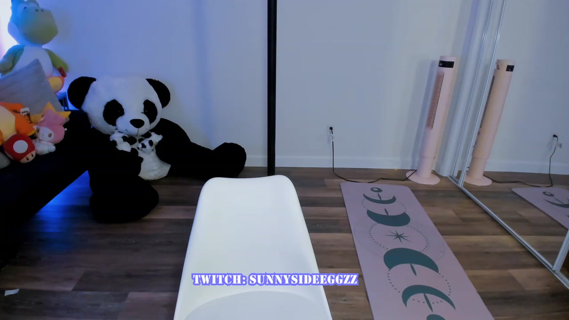 Gallery image thumbnail from PrettyX0Kat's myfreecams stream on, 08/04/2023, 03:45 image 8 of 20