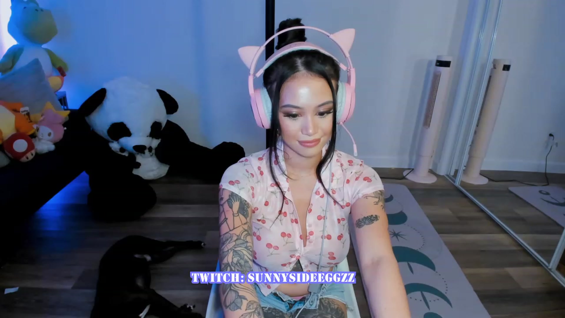 Gallery image thumbnail from PrettyX0Kat's myfreecams stream on, 08/04/2023, 03:45 image 17 of 20