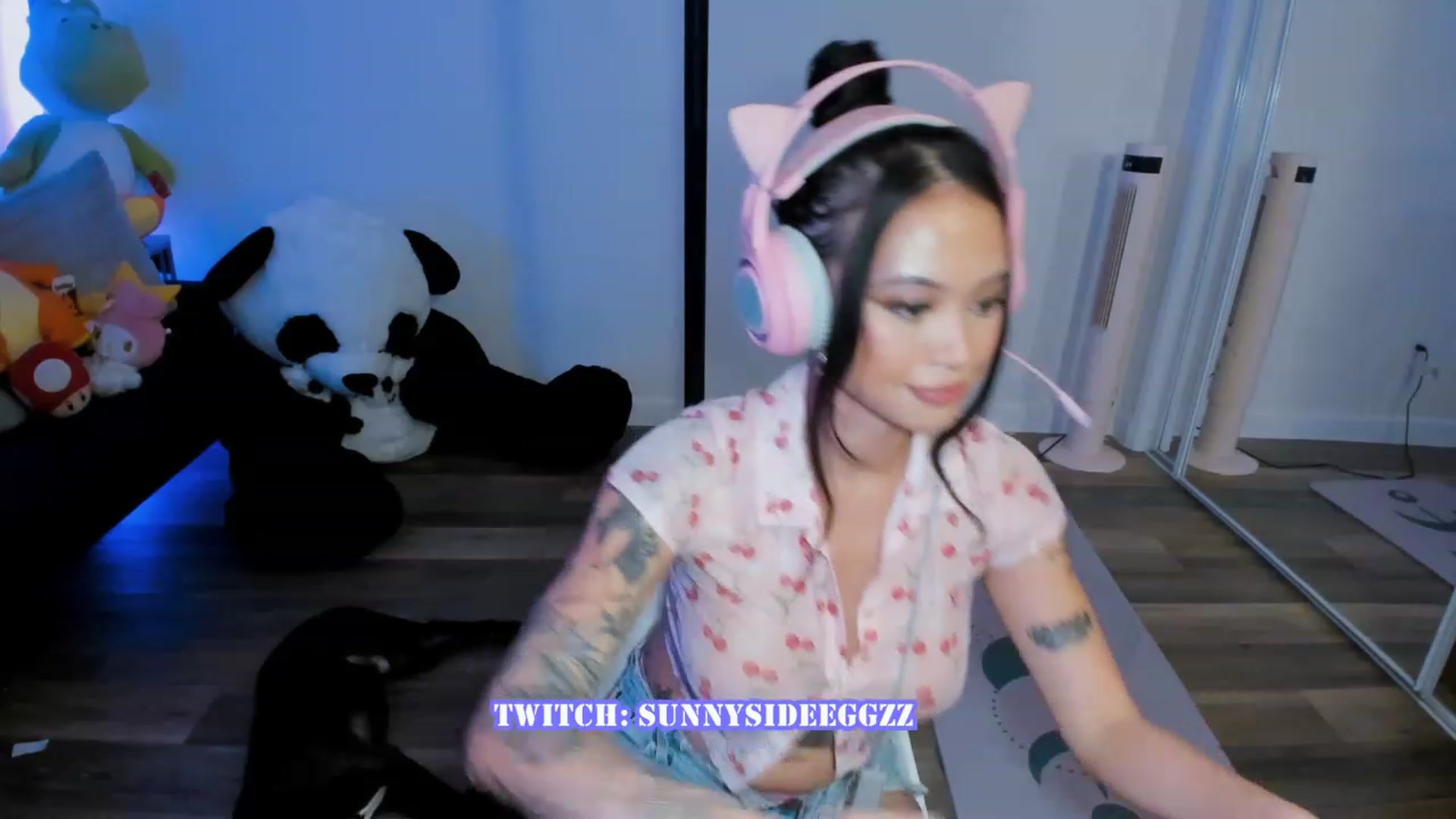 Gallery image thumbnail from PrettyX0Kat's myfreecams stream on, 08/04/2023, 03:45 image 18 of 20