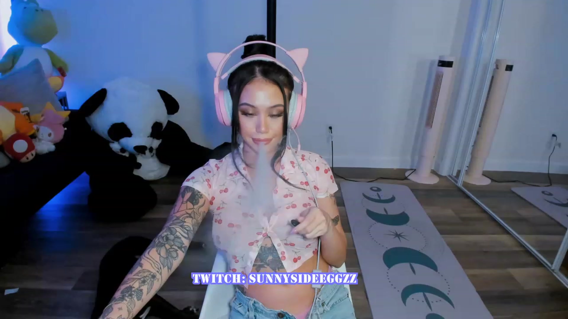 Gallery image thumbnail from PrettyX0Kat's myfreecams stream on, 08/04/2023, 03:45 image 19 of 20