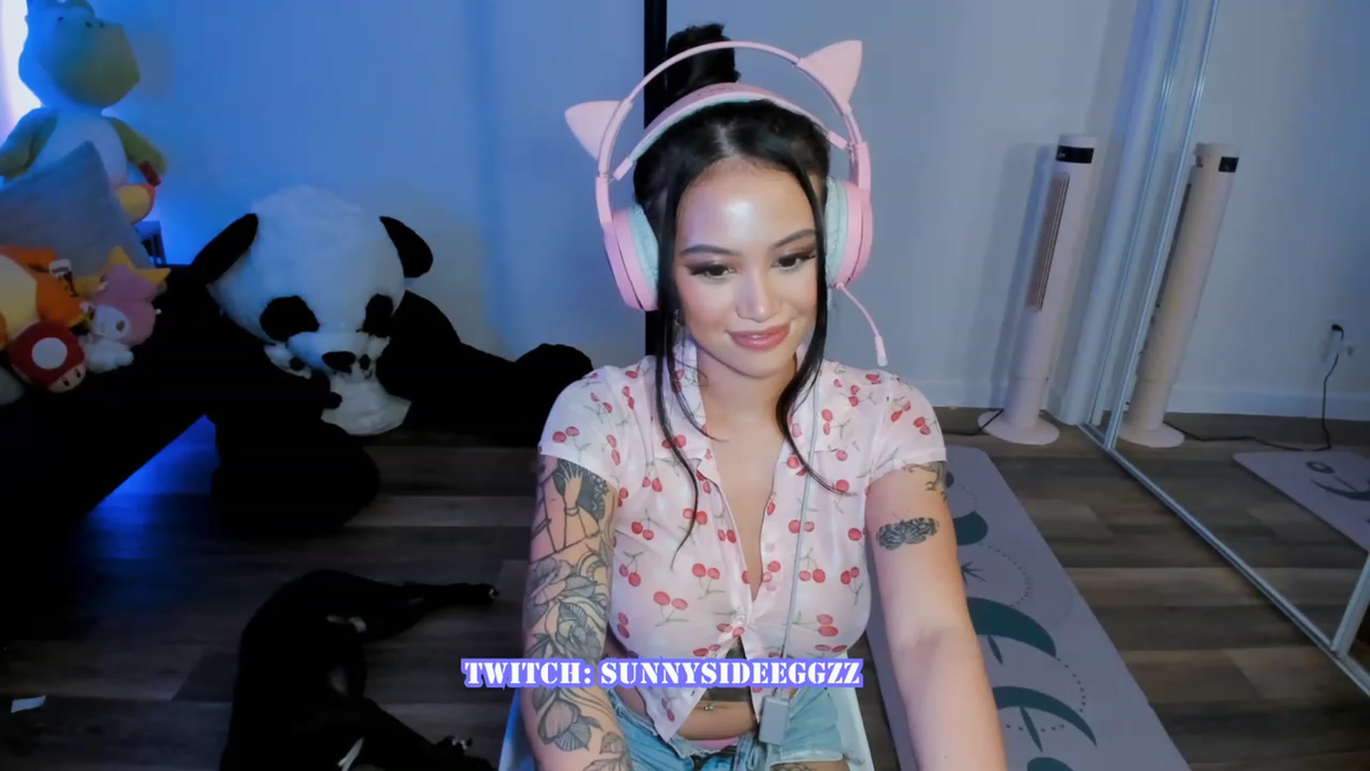 Gallery image thumbnail from PrettyX0Kat's myfreecams stream on, 08/04/2023, 03:45 image 15 of 20