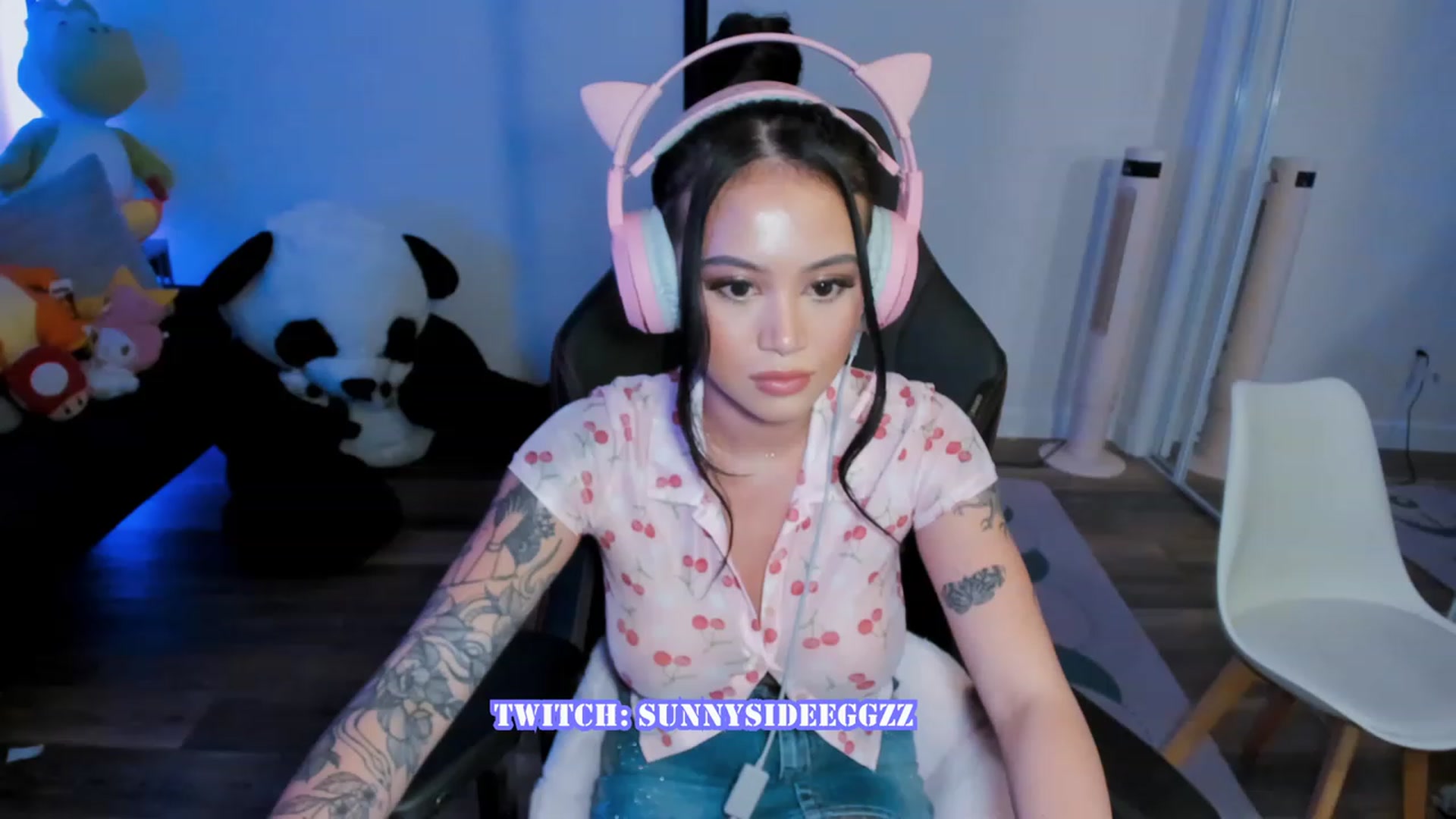 Gallery image thumbnail from PrettyX0Kat's myfreecams stream on, 08/04/2023, 05:12 image 5 of 20