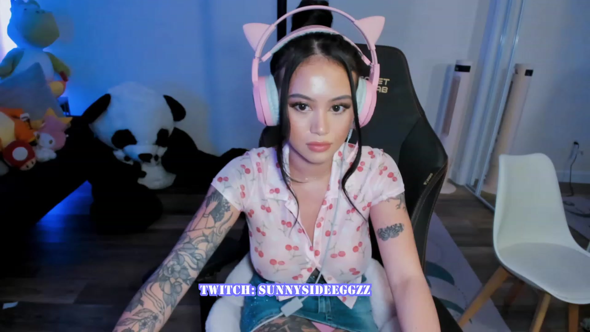 Gallery image thumbnail from PrettyX0Kat's myfreecams stream on, 08/04/2023, 05:12 image 6 of 20