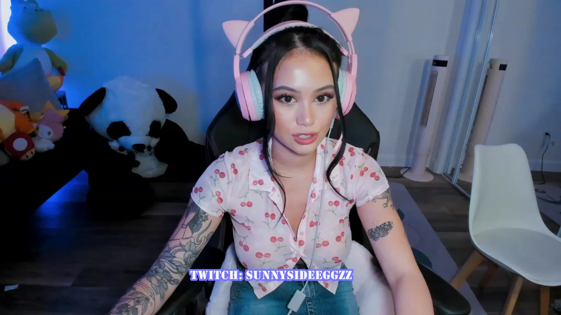 Gallery image thumbnail from PrettyX0Kat's myfreecams stream on, 08/04/2023, 05:12 image 1 of 20