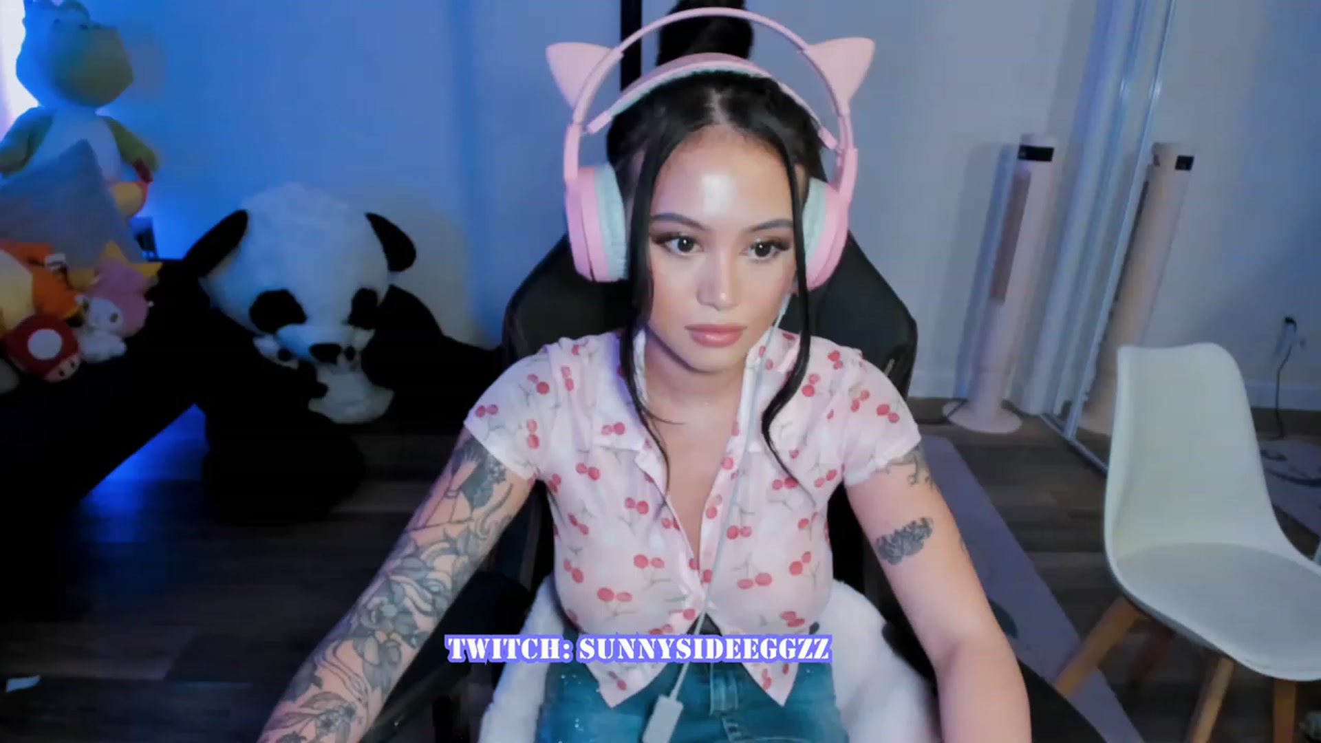 Gallery image thumbnail from PrettyX0Kat's myfreecams stream on, 08/04/2023, 05:12 image 3 of 20