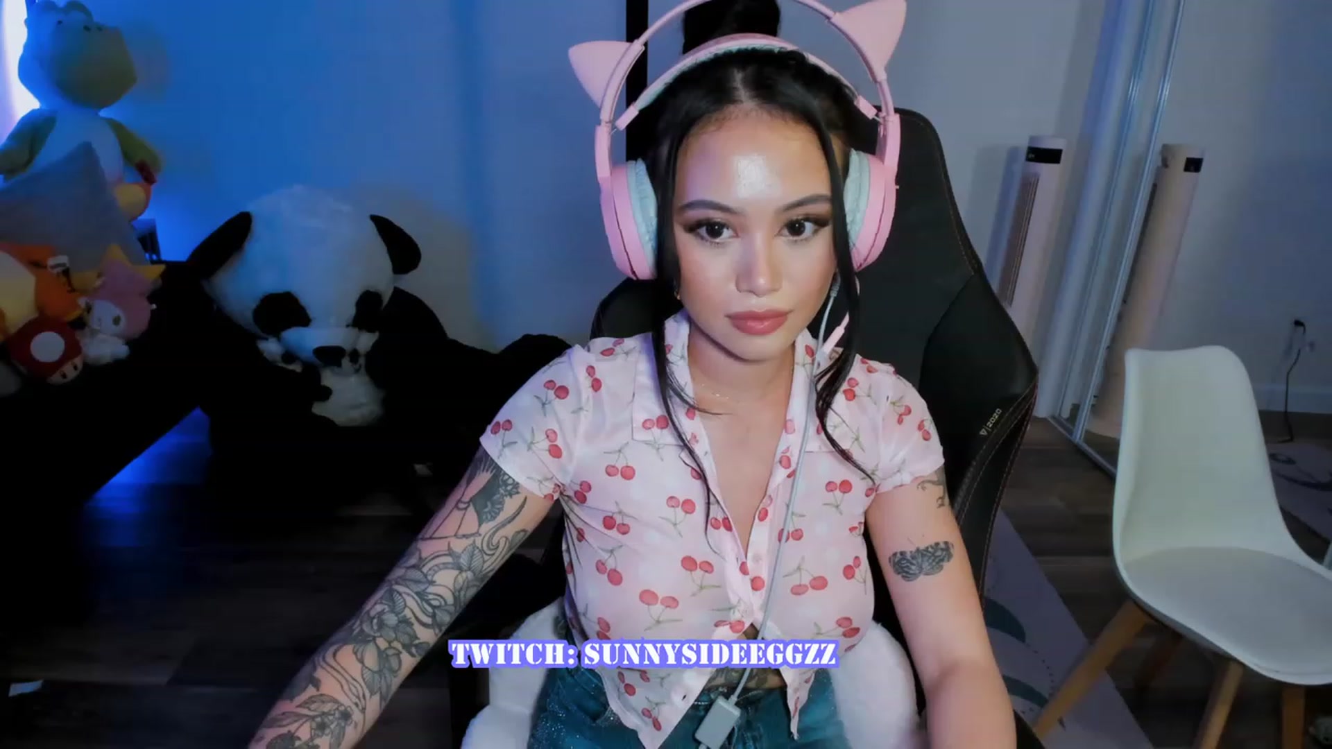 Gallery image thumbnail from PrettyX0Kat's myfreecams stream on, 08/04/2023, 05:12 image 20 of 20