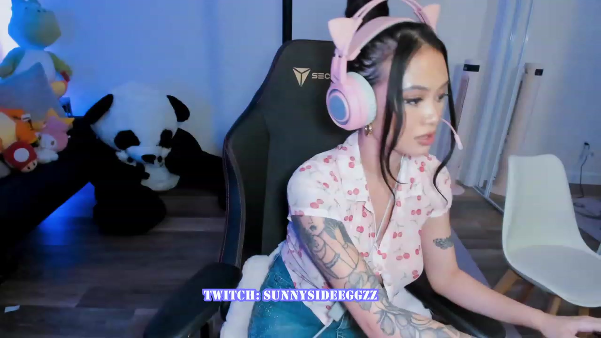 Gallery image thumbnail from PrettyX0Kat's myfreecams stream on, 08/04/2023, 05:12 image 2 of 20