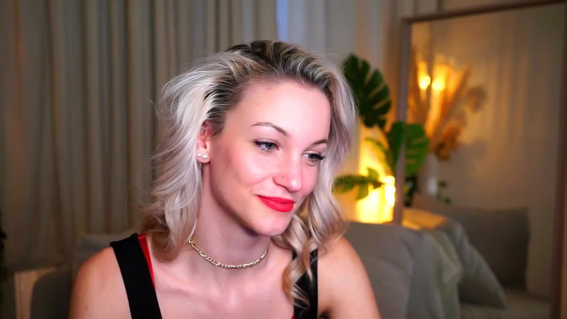 Gallery image thumbnail from Pretty_Choice's myfreecams stream on, 11/05/2025, 11:32 image 18 of 20