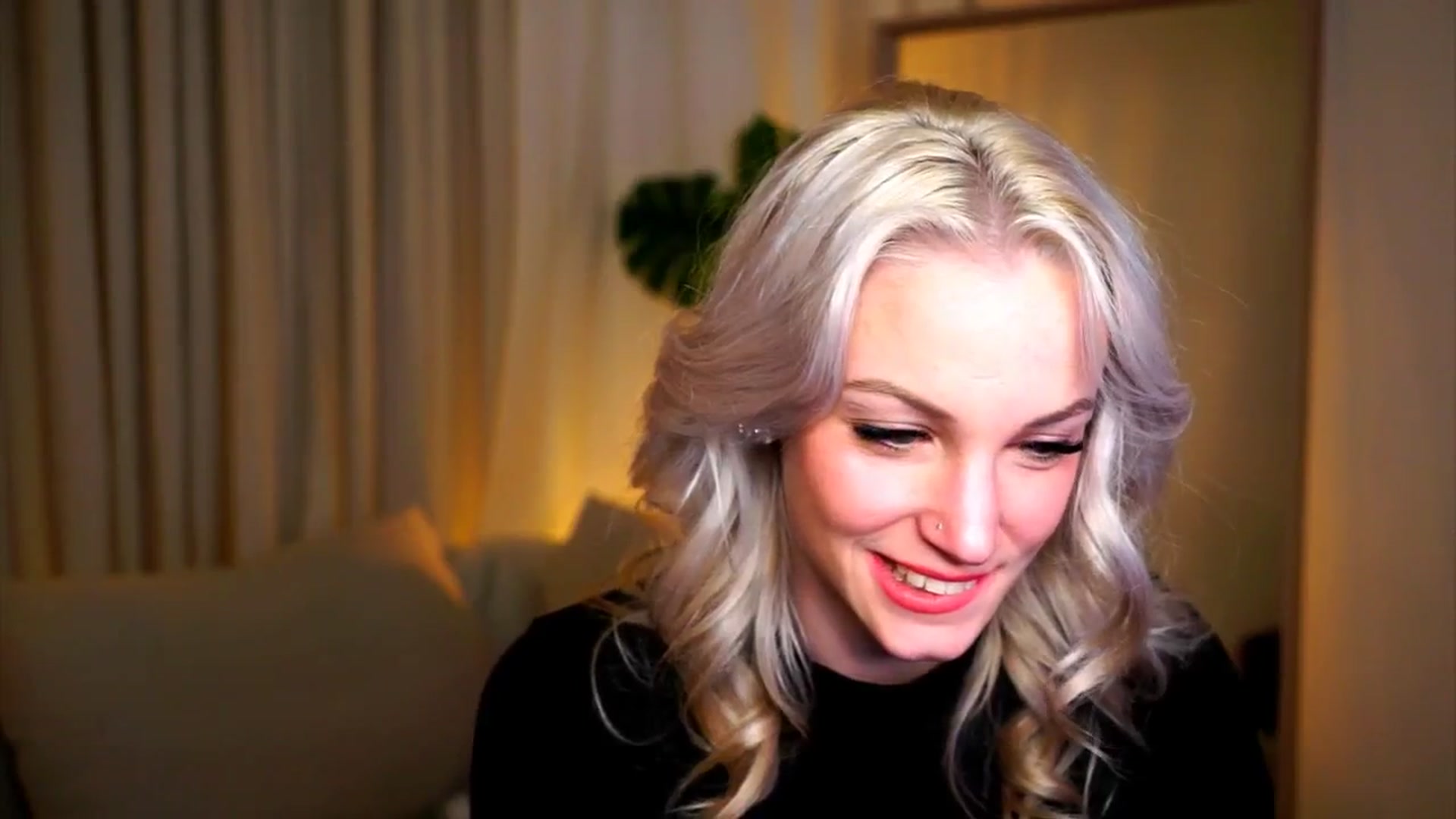 Gallery image thumbnail from Pretty_Choice's myfreecams stream on, 11/14/2025, 17:04 image 14 of 20