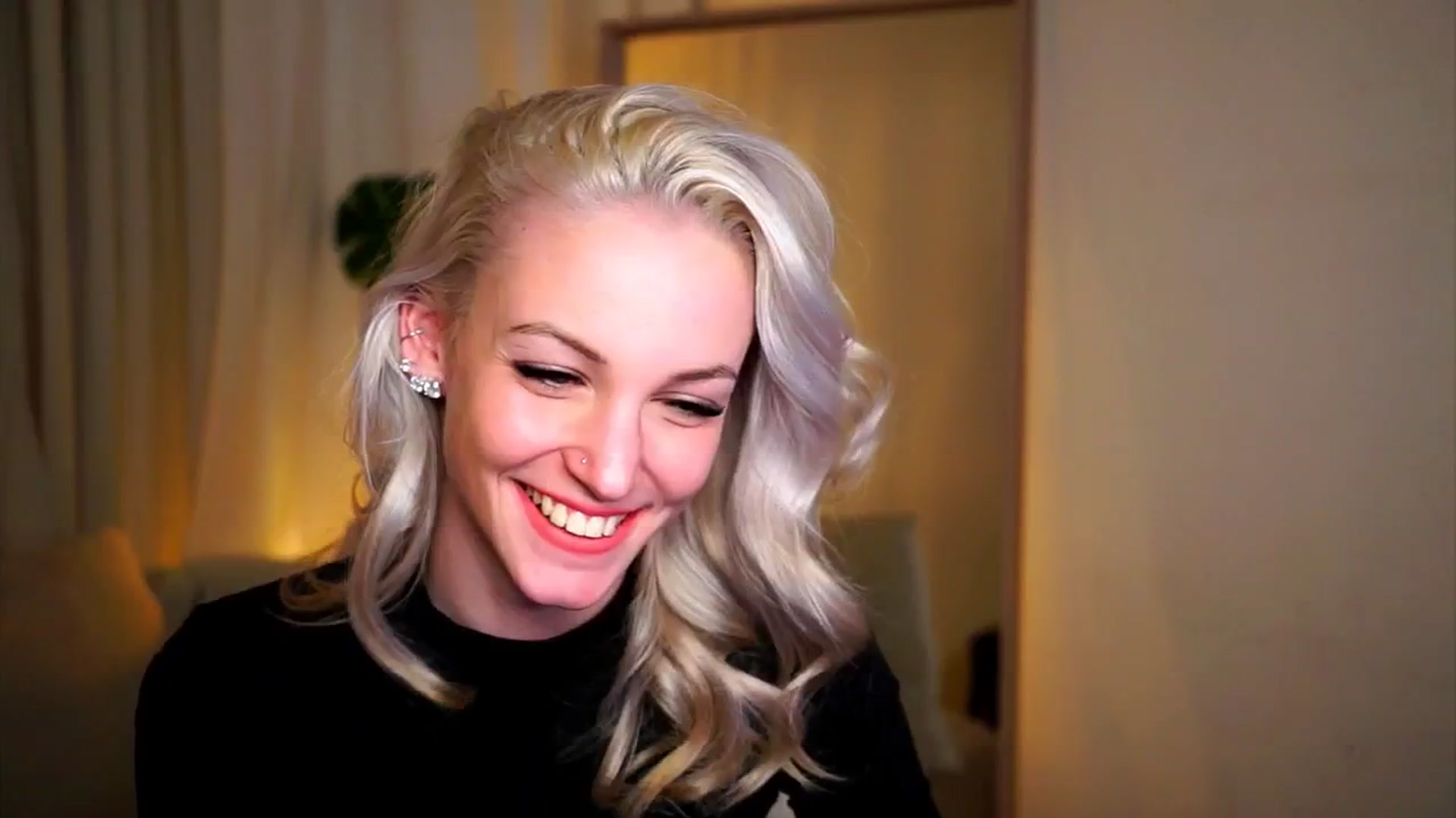 Gallery image thumbnail from Pretty_Choice's myfreecams stream on, 11/14/2025, 20:18 image 17 of 20