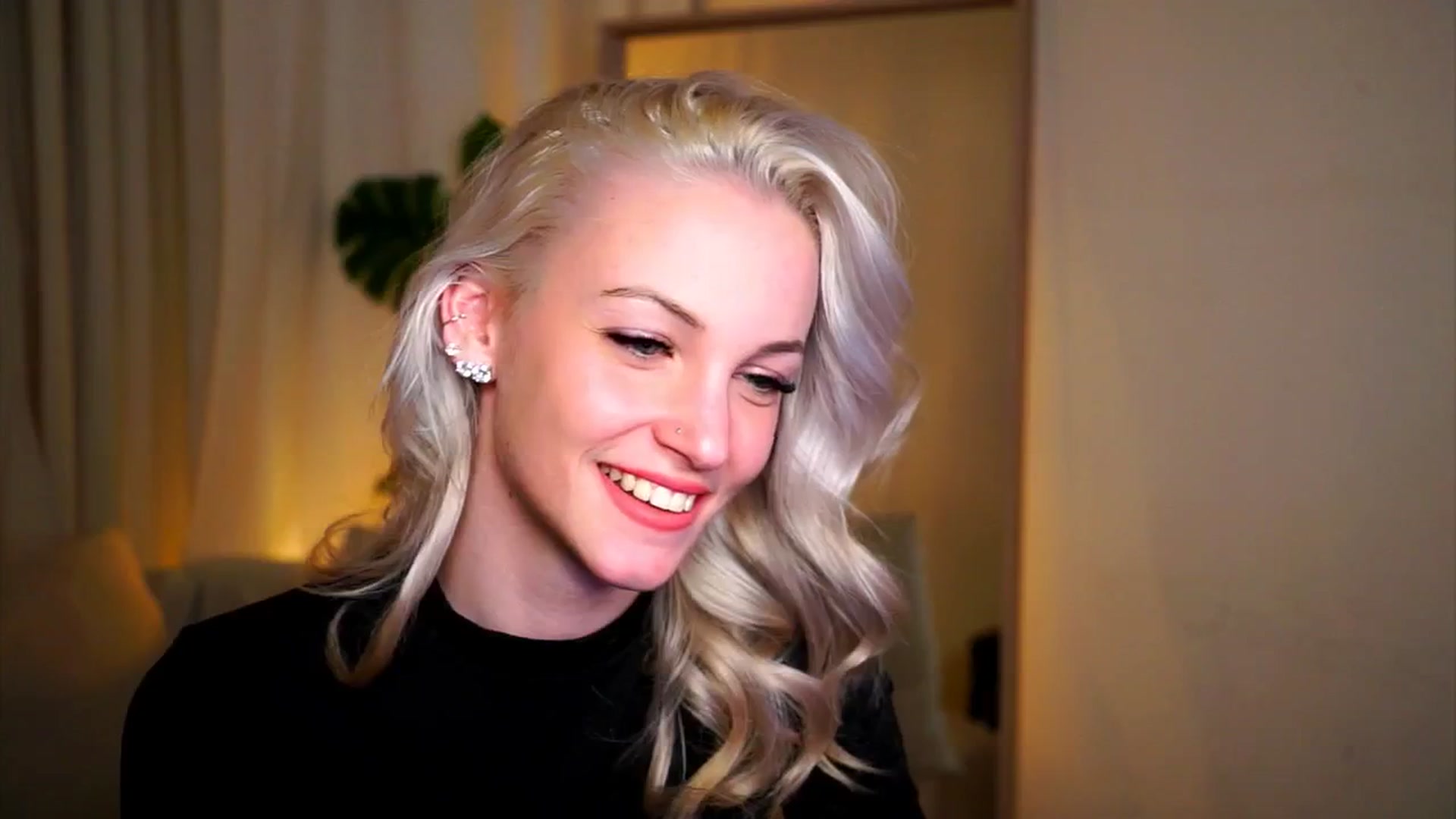 Gallery image thumbnail from Pretty_Choice's myfreecams stream on, 11/14/2025, 20:18 image 16 of 20