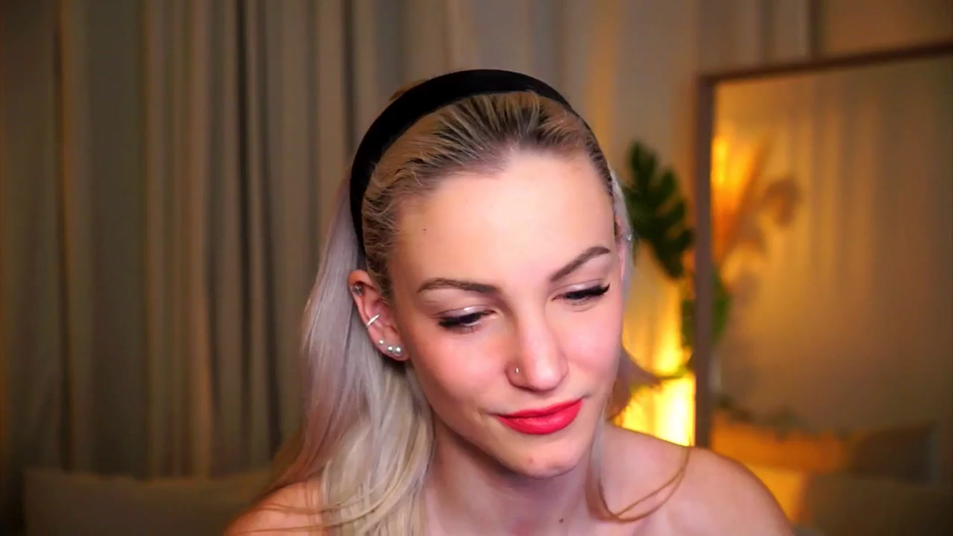Gallery image thumbnail from Pretty_Choice's myfreecams stream on, 12/14/2025, 15:01 image 17 of 20