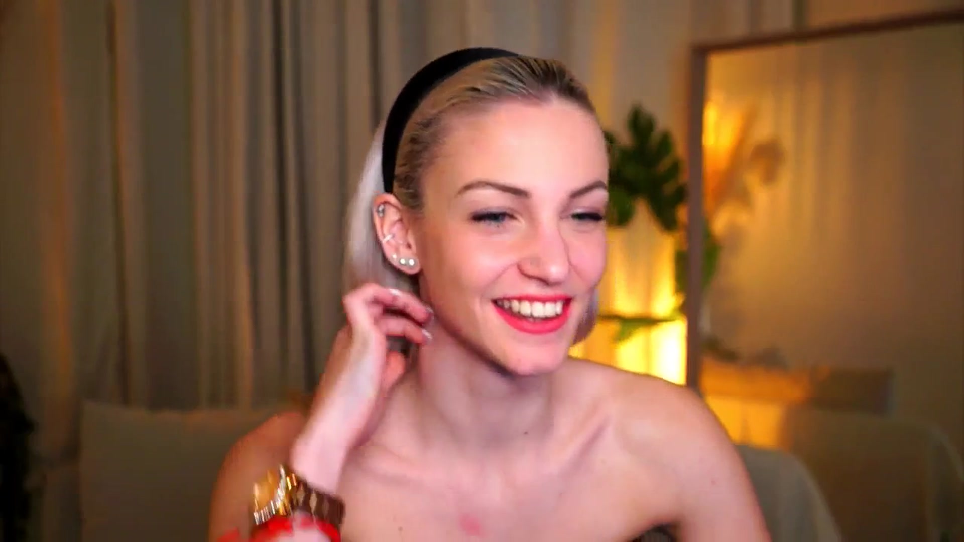 Gallery image thumbnail from Pretty_Choice's myfreecams stream on, 12/14/2025, 16:26 image 16 of 20