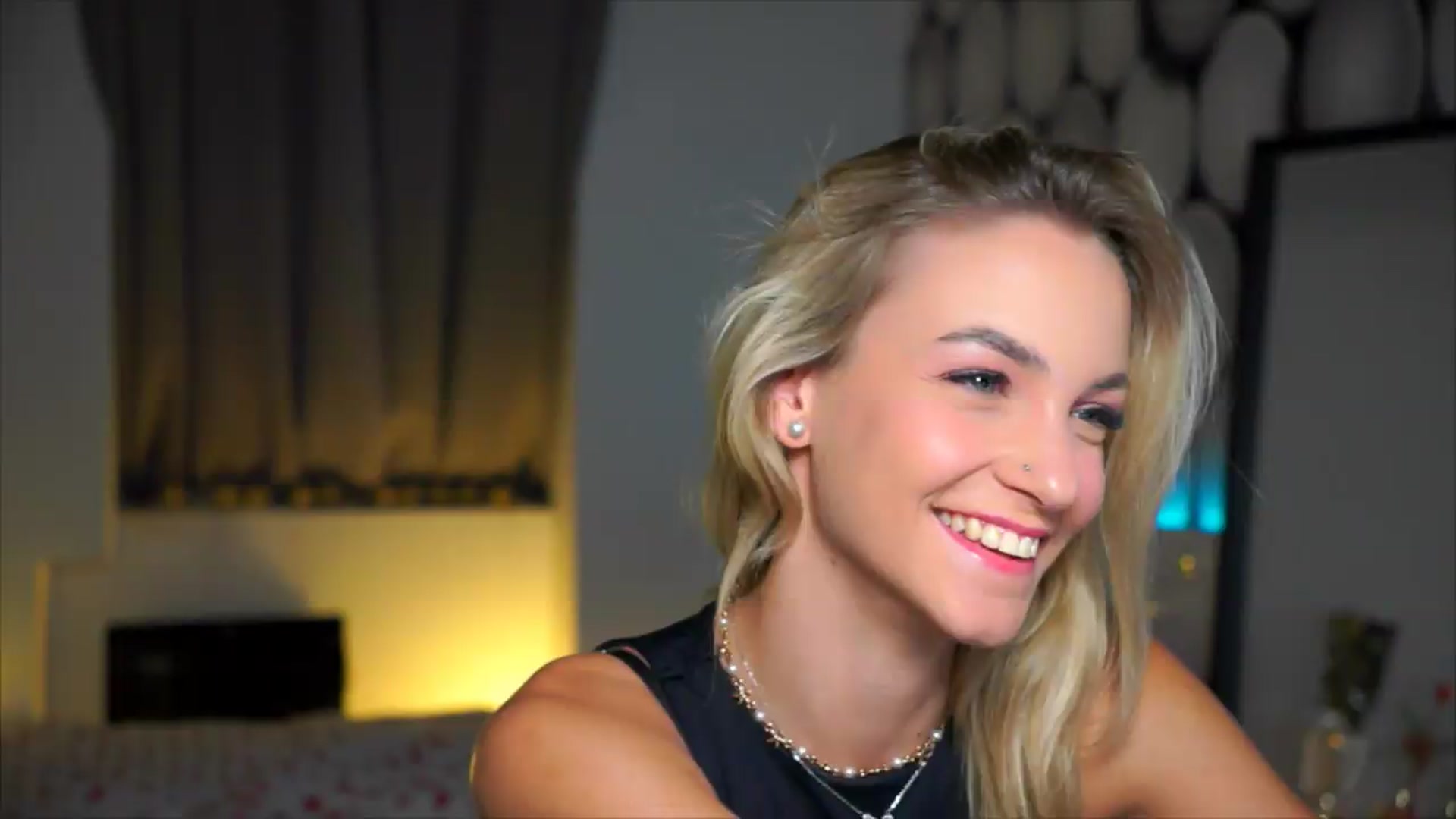 Gallery image thumbnail from Pretty_Choice's myfreecams stream on, 08/12/2026, 16:11 image 16 of 20
