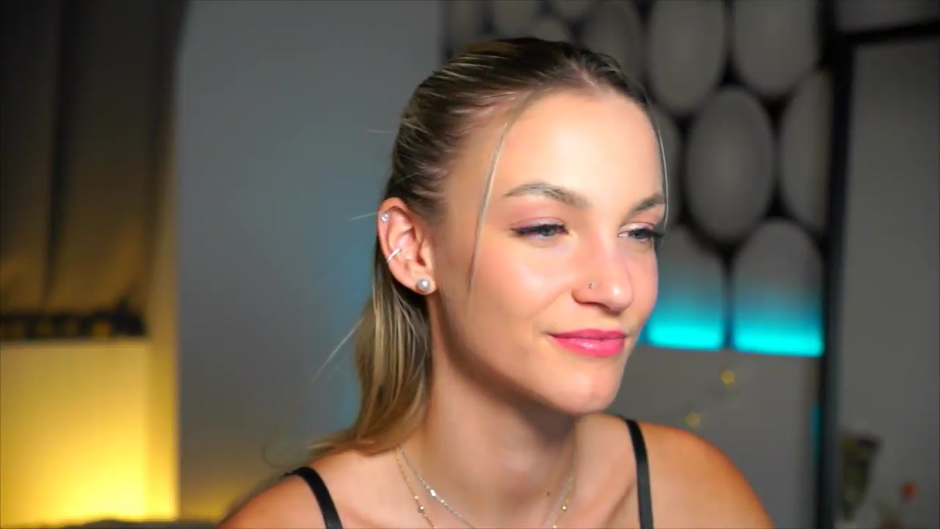 Gallery image thumbnail from Pretty_Choice's myfreecams stream on, 08/18/2026, 19:41 image 17 of 20