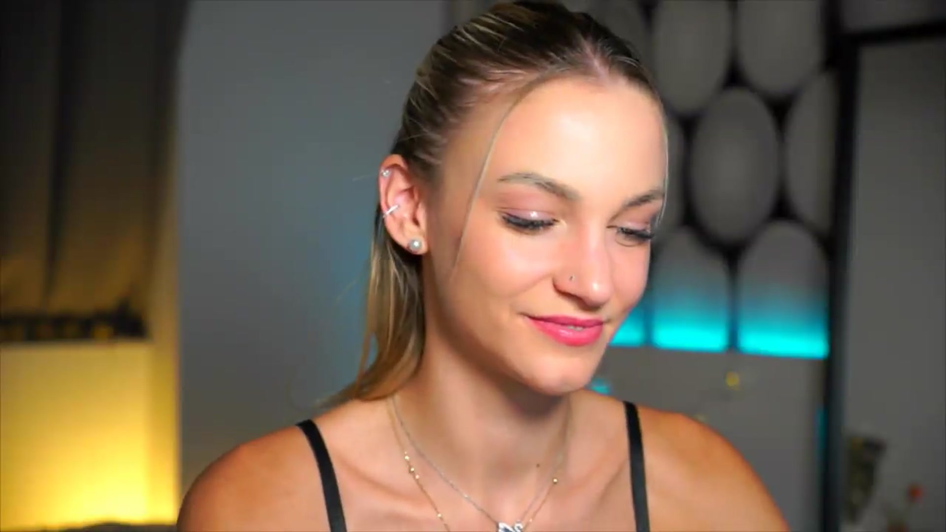 Gallery image thumbnail from Pretty_Choice's myfreecams stream on, 08/18/2026, 19:41 image 16 of 20