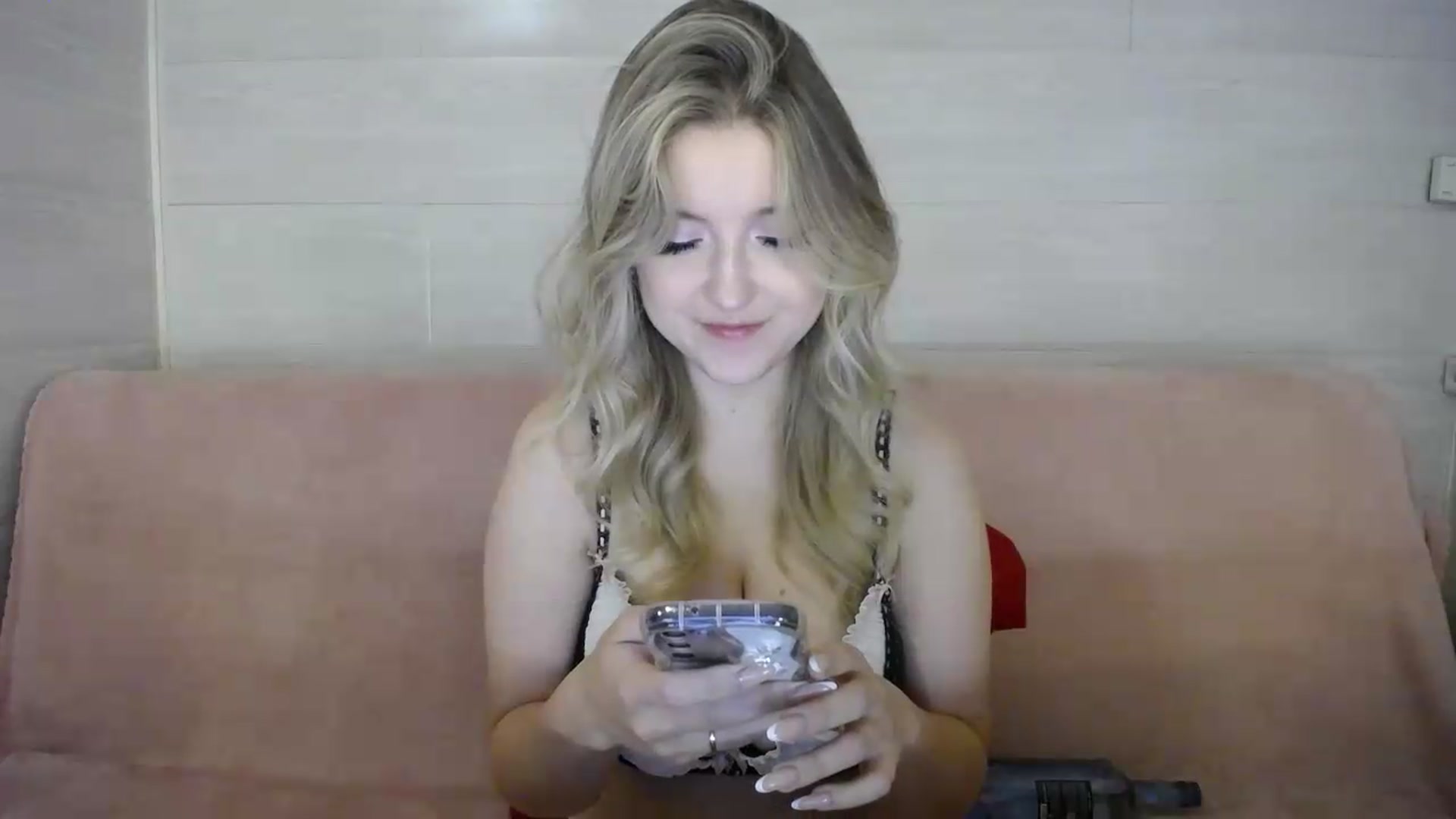 Gallery image thumbnail from Pretty_kissss's myfreecams stream on, 08/04/2026, 02:00 image 16 of 20