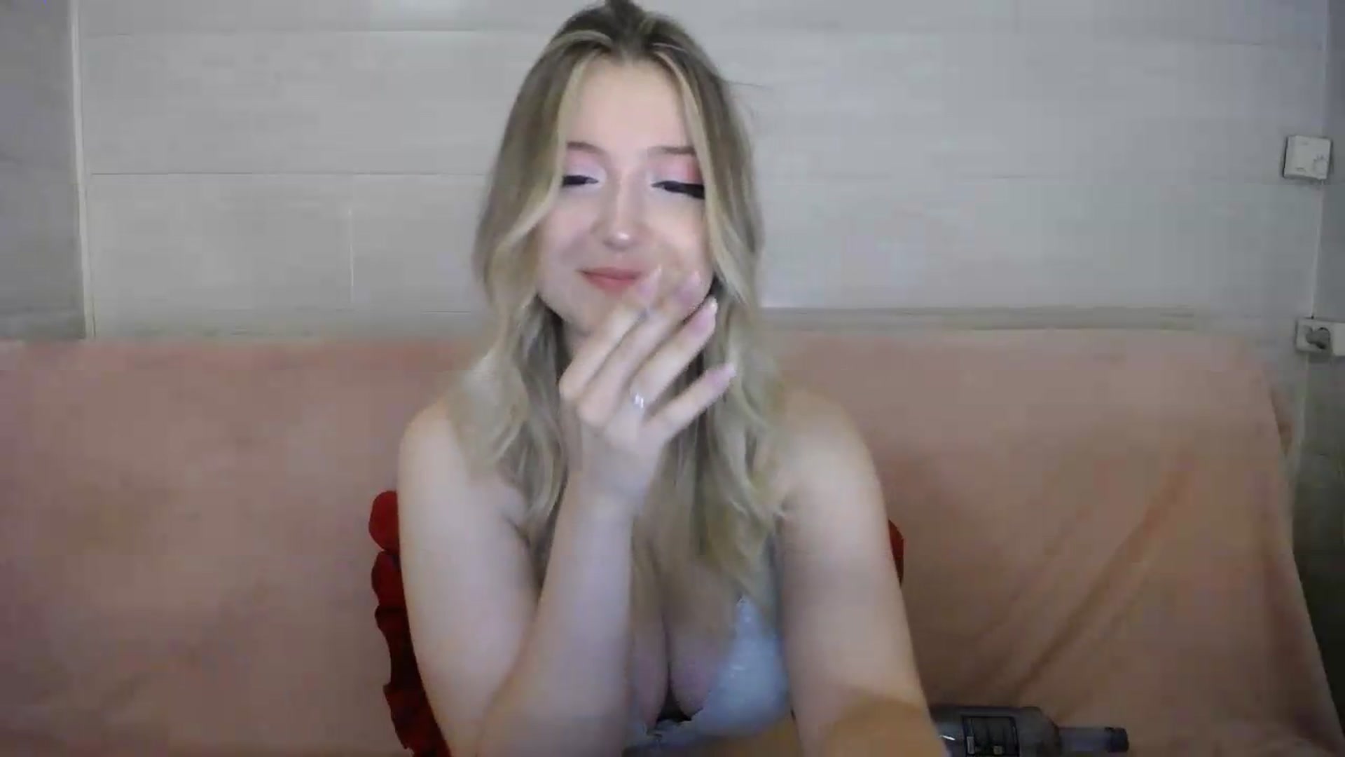 Gallery image thumbnail from Pretty_kissss's myfreecams stream on, 08/16/2026, 02:40 image 14 of 20