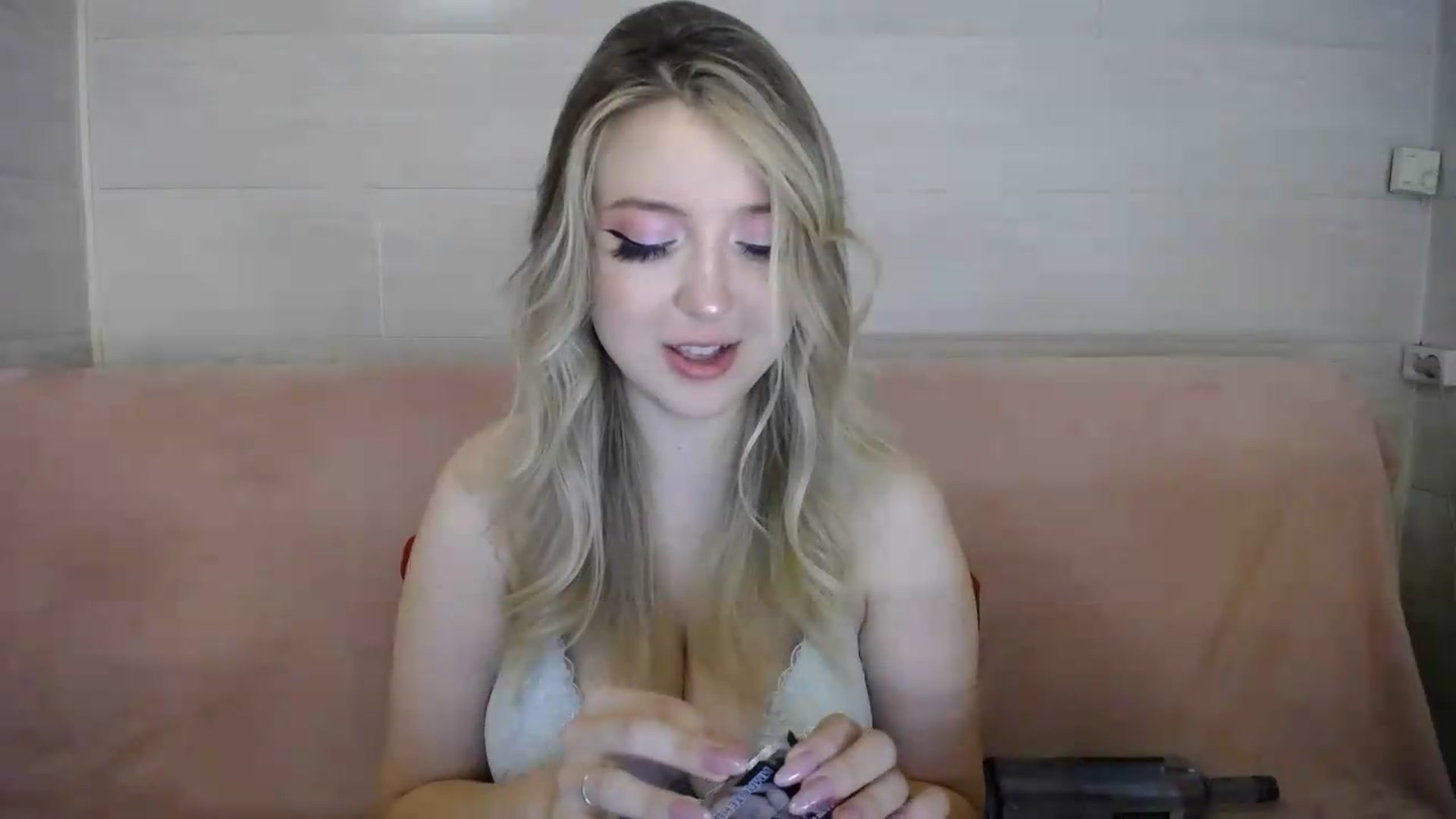 Gallery image thumbnail from Pretty_kissss's myfreecams stream on, 08/16/2026, 02:40 image 7 of 20