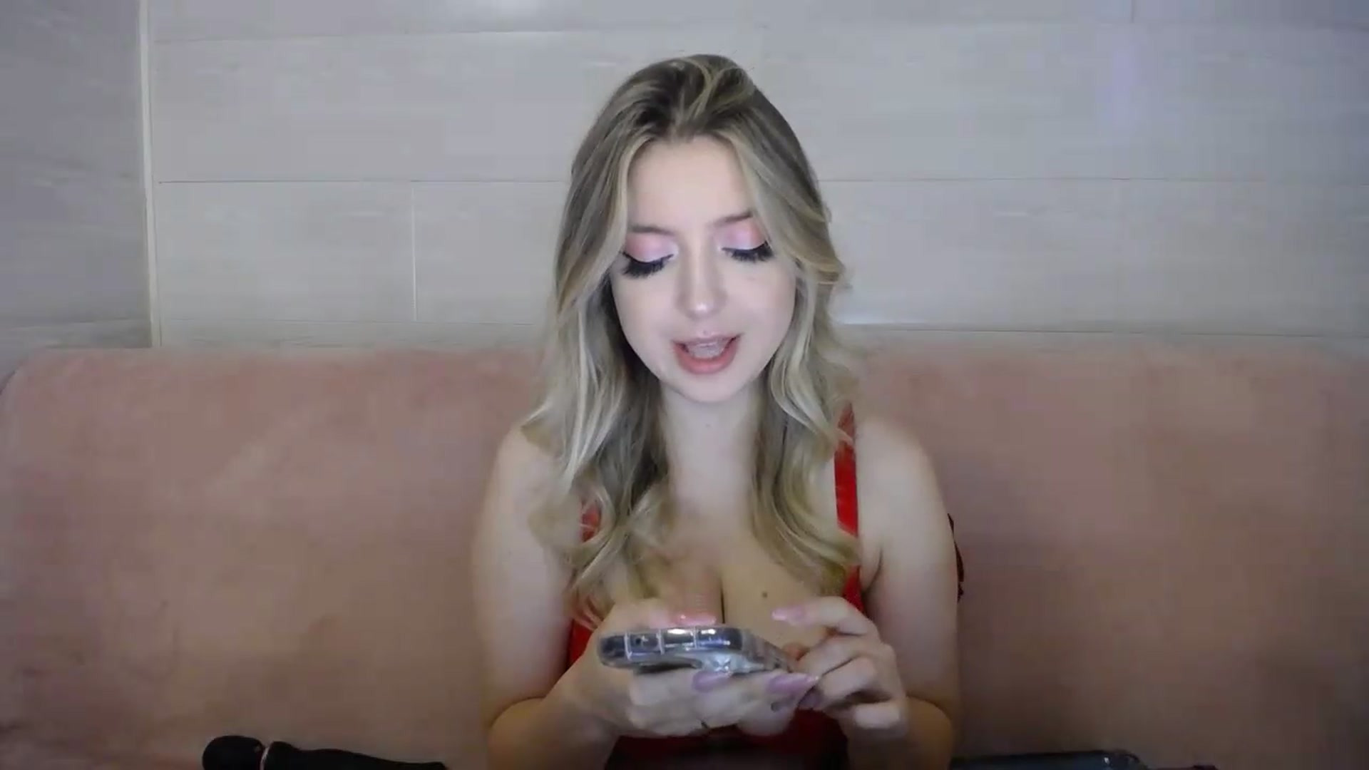 Gallery image thumbnail from Pretty_kissss's myfreecams stream on, 08/19/2026, 03:50 image 4 of 20