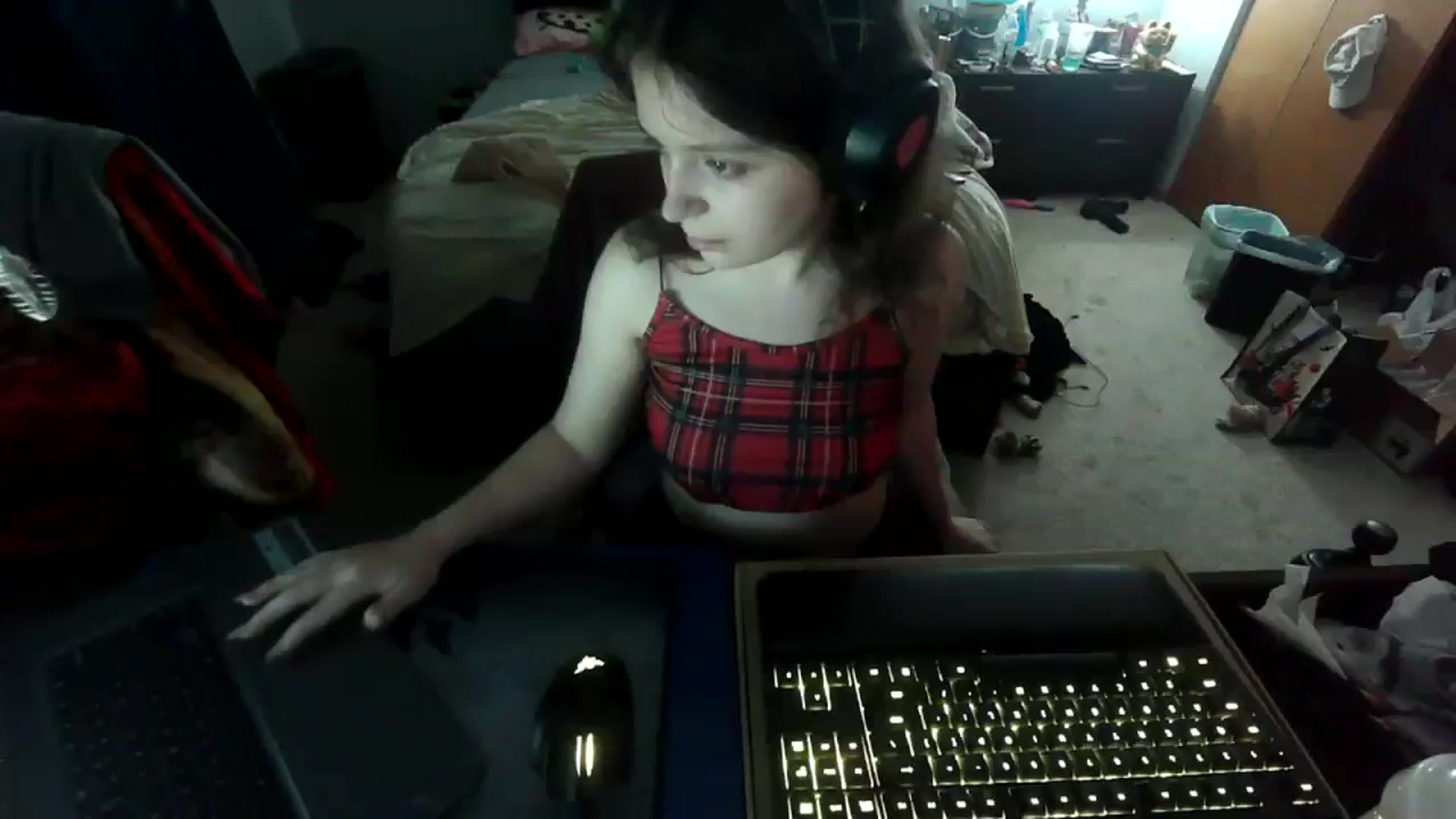 Gallery image thumbnail from Prettybutsad's myfreecams stream on, 08/17/2023, 04:01 image 17 of 20