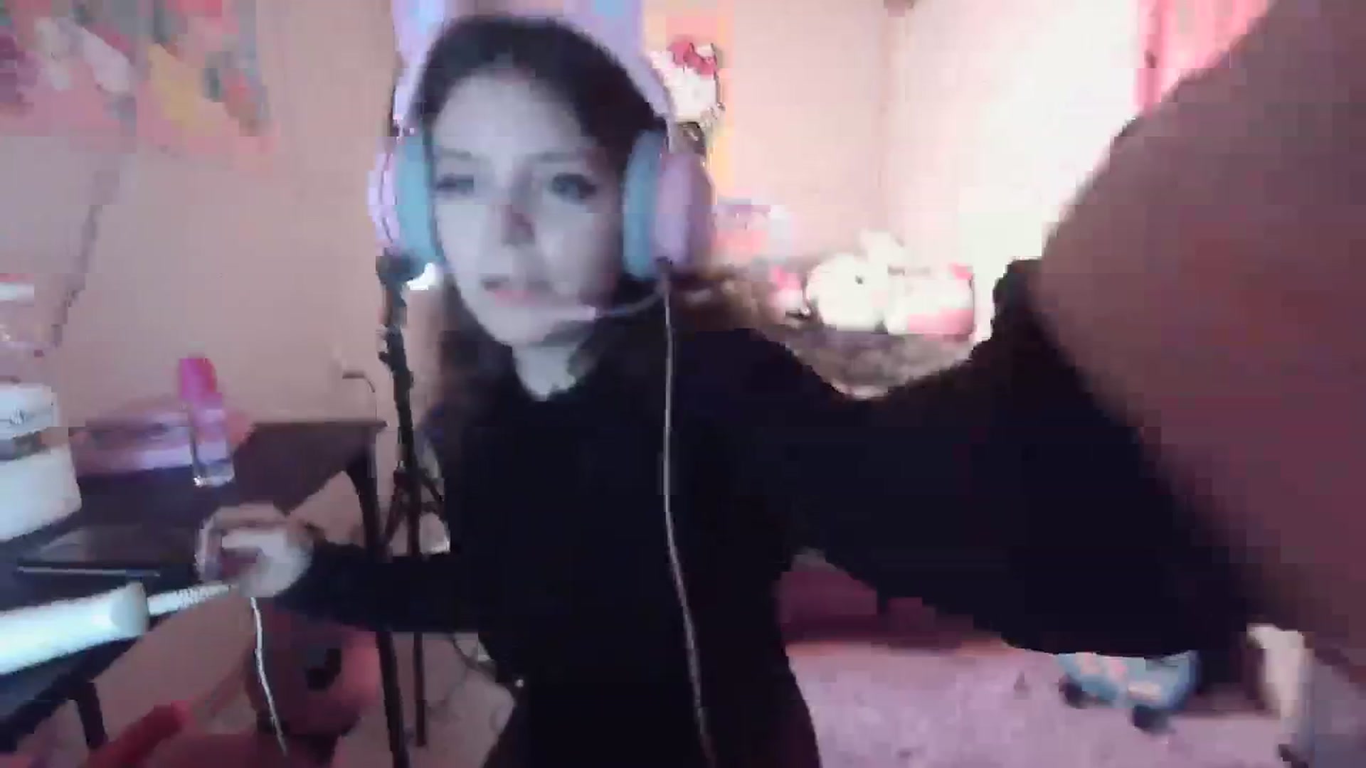 Gallery image thumbnail from Prettybutsad's myfreecams stream on, 10/28/2023, 09:37 image 18 of 20