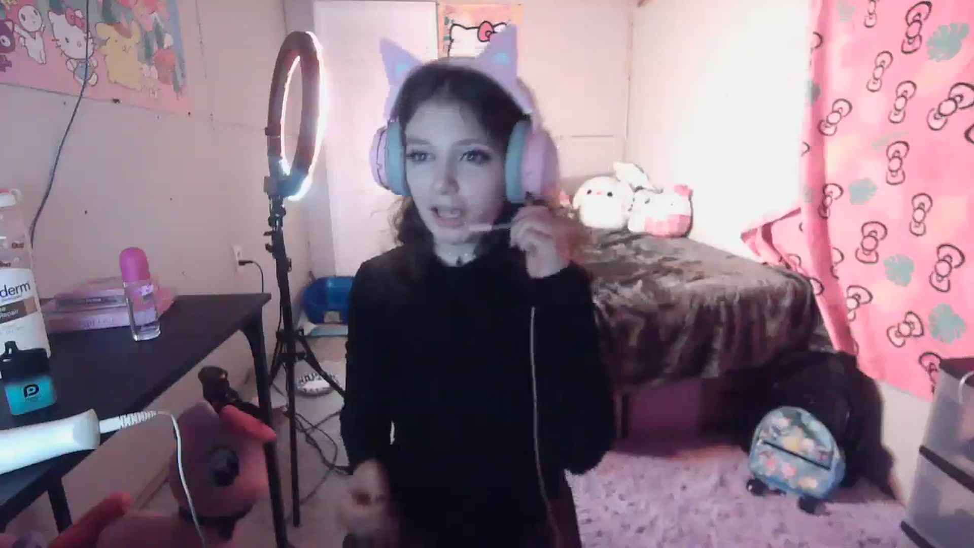 Gallery image thumbnail from Prettybutsad's myfreecams stream on, 10/28/2023, 09:37 image 17 of 20