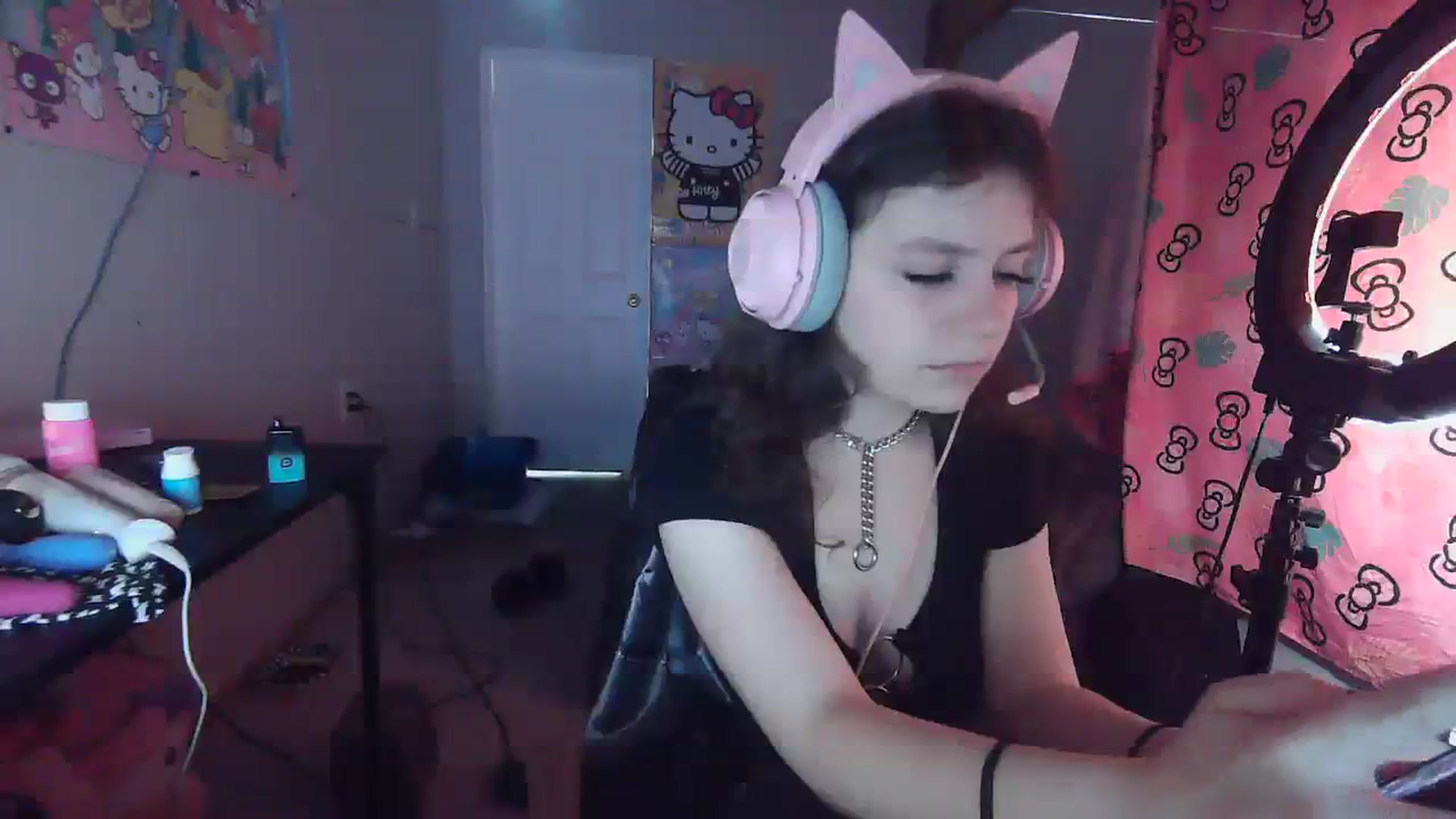 Gallery image thumbnail from Prettybutsad's myfreecams stream on, 10/30/2023, 07:49 image 4 of 20