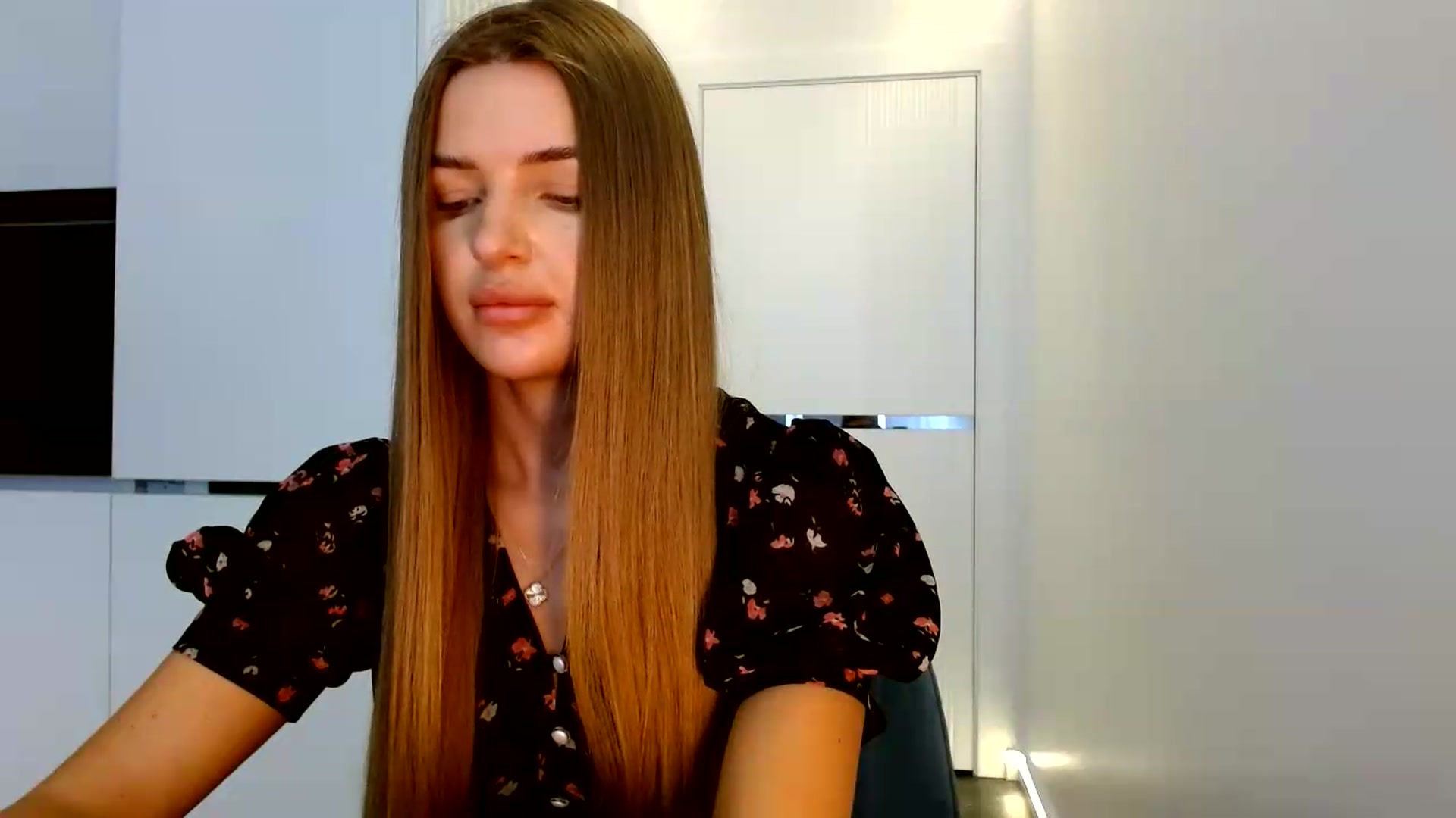 Gallery image thumbnail from Prettydolly's myfreecams stream on, 08/18/2026, 09:15 image 10 of 20
