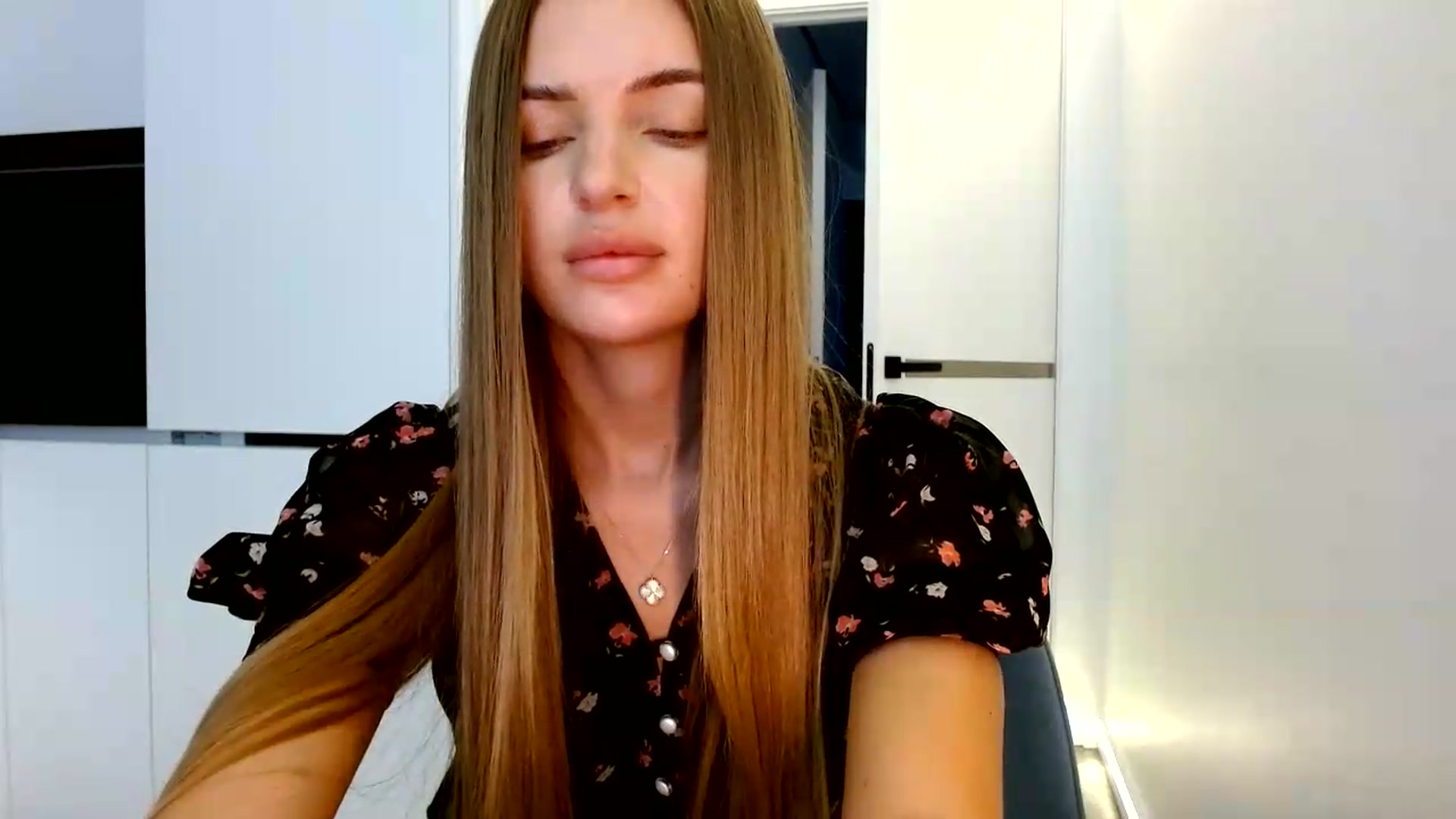 Gallery image thumbnail from Prettydolly's myfreecams stream on, 08/18/2026, 10:15 image 18 of 20
