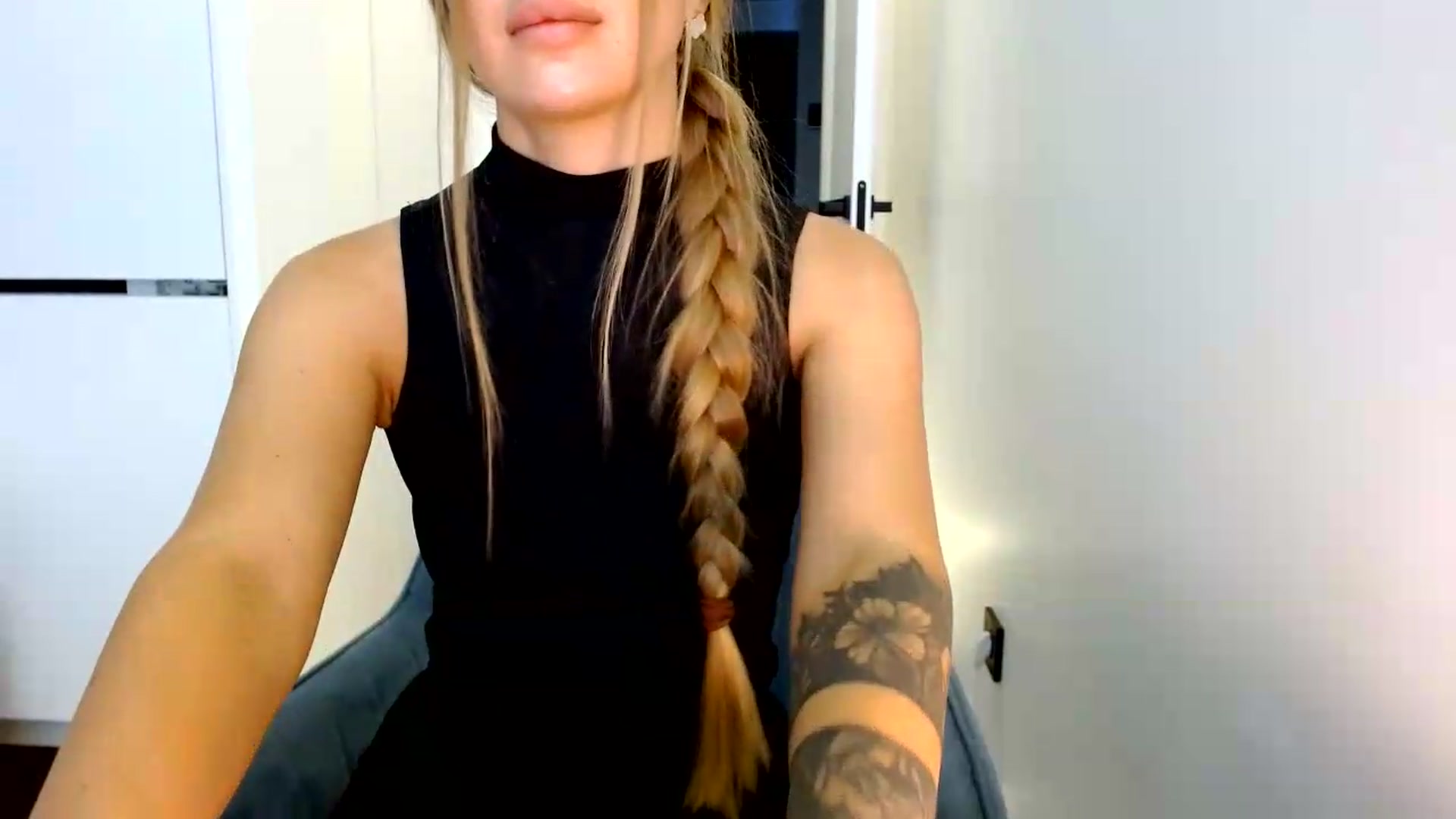 Gallery image thumbnail from Prettydolly's myfreecams stream on, 08/25/2026, 08:18 image 11 of 20