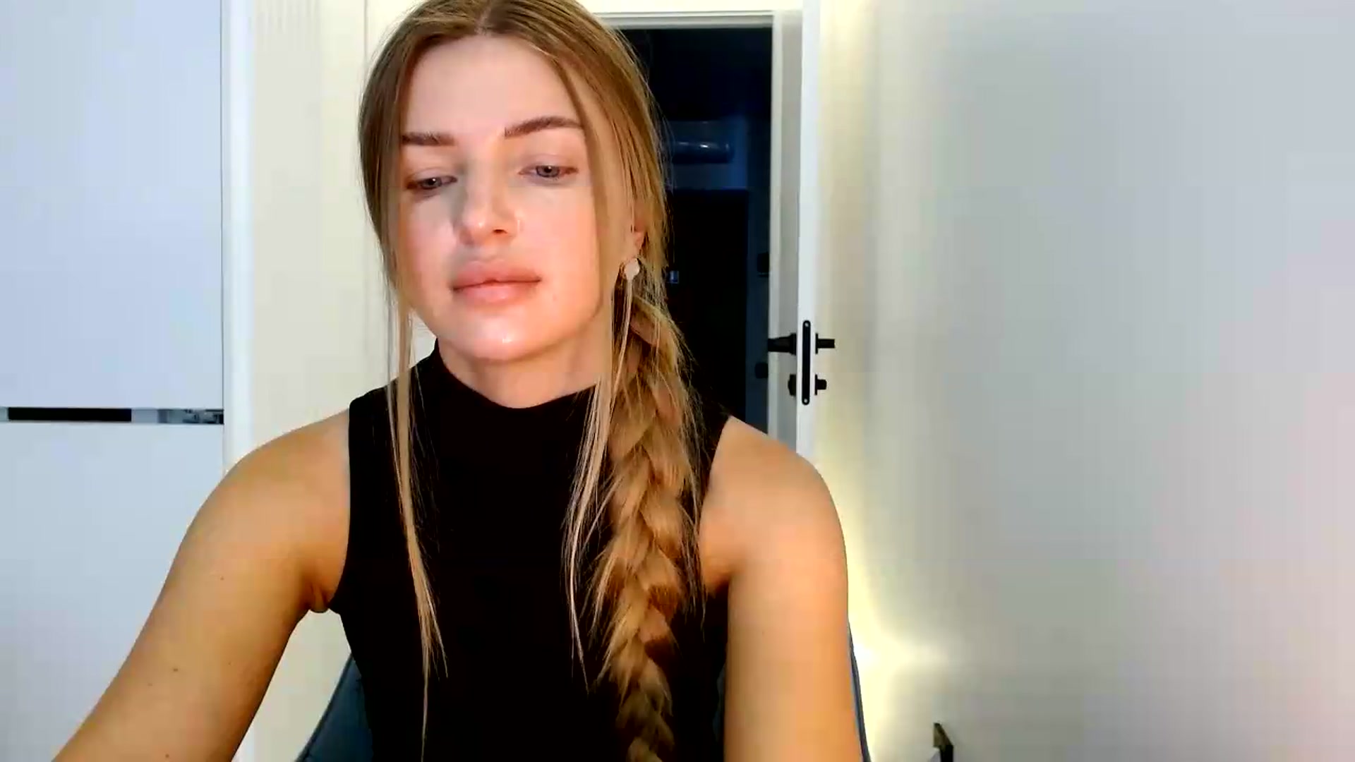 Gallery image thumbnail from Prettydolly's myfreecams stream on, 08/25/2026, 08:18 image 6 of 20