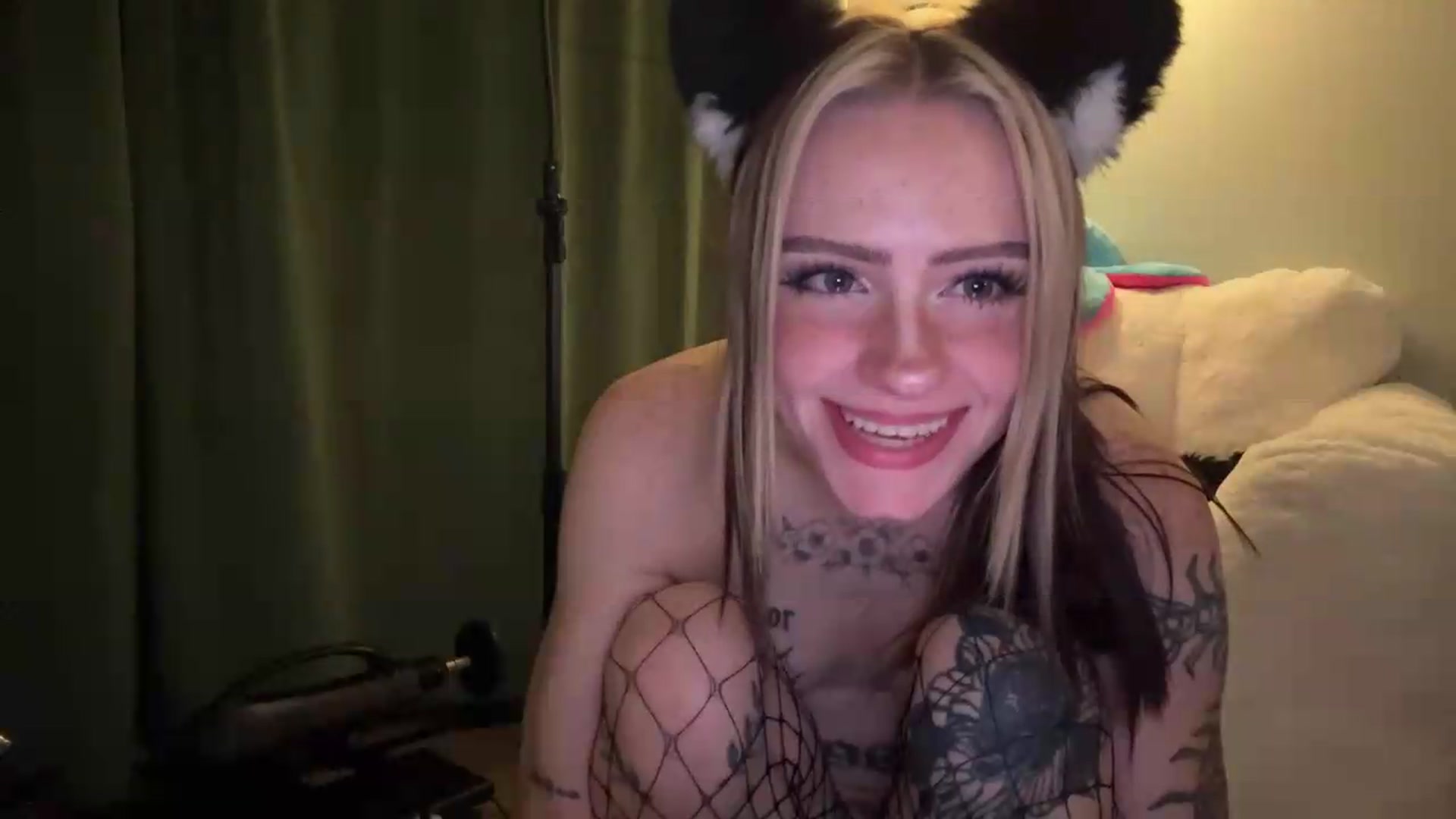 Gallery image thumbnail from Prettygirl_makk's myfreecams stream on, 07/27/2026, 09:37 image 11 of 20