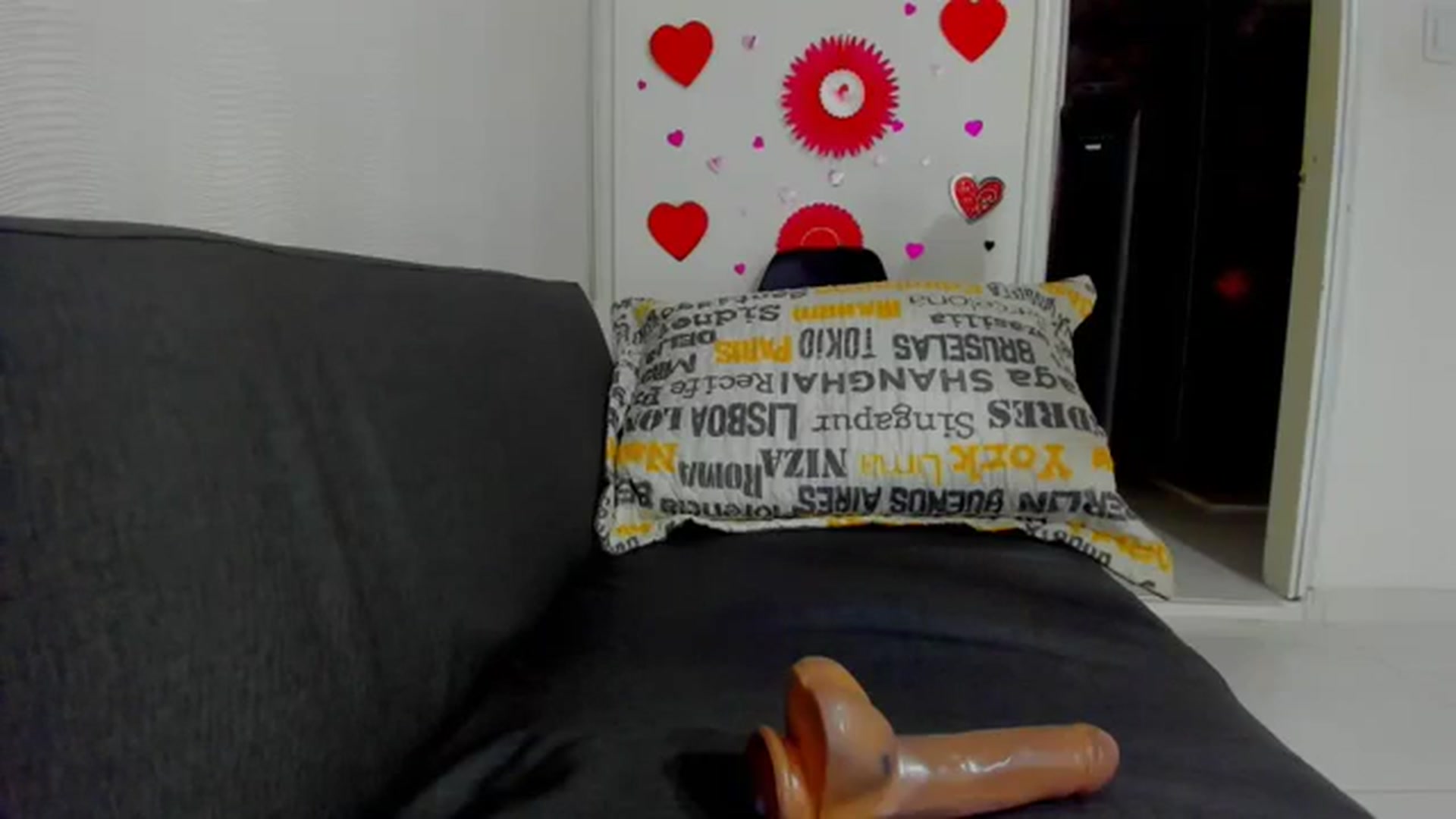 Gallery image thumbnail from Preziosabella's myfreecams stream on, 10/20/2023, 24:25 image 17 of 20