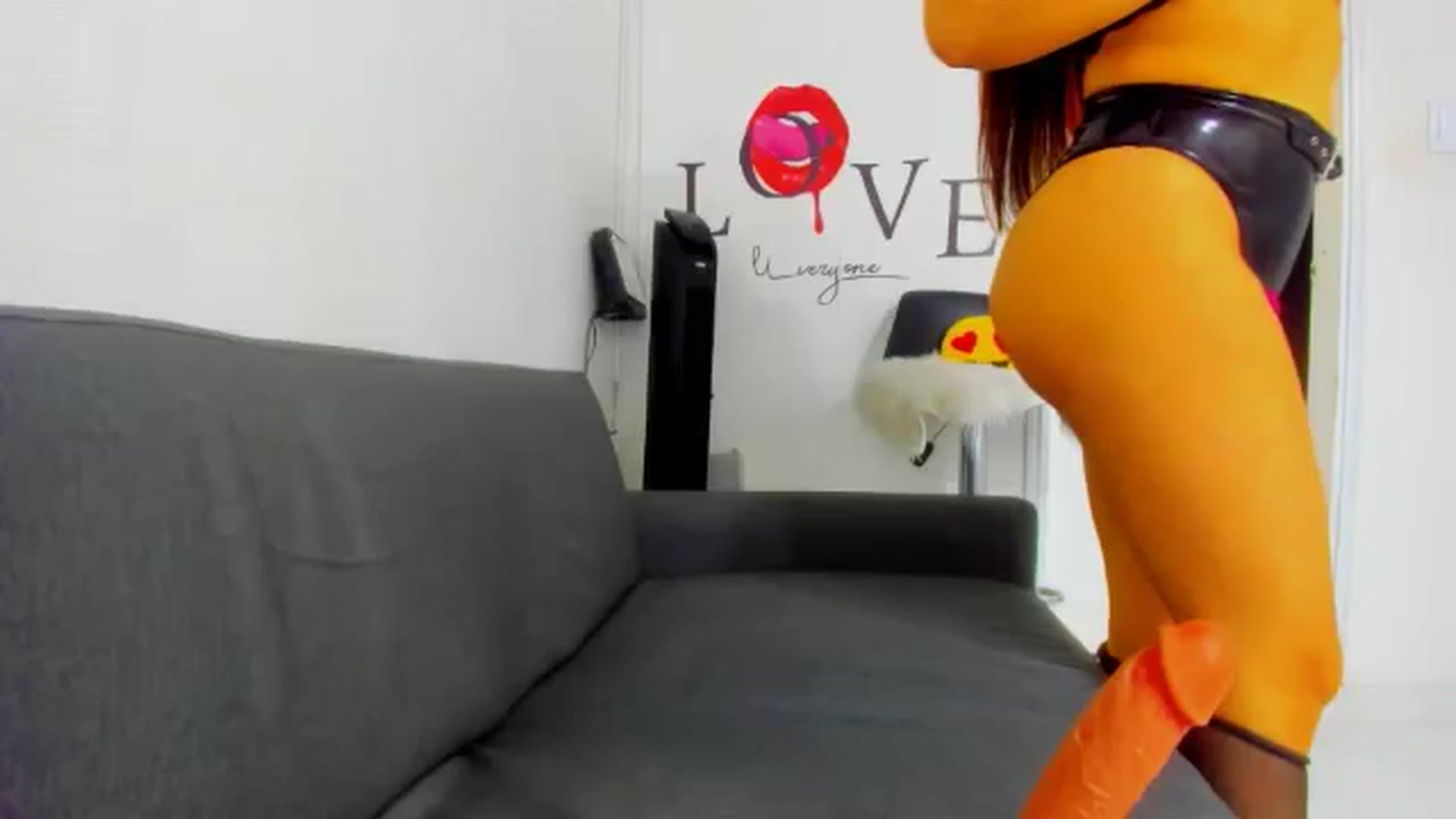 Gallery image thumbnail from Preziosabella's myfreecams stream on, 05/18/2025, 01:59 image 16 of 20