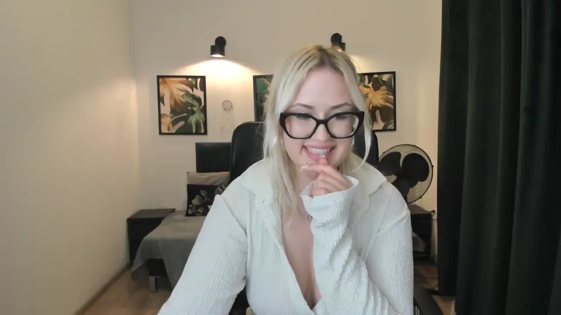 Gallery image thumbnail from Priestesss's myfreecams stream on, 04/18/2025, 19:43 image 20 of 20
