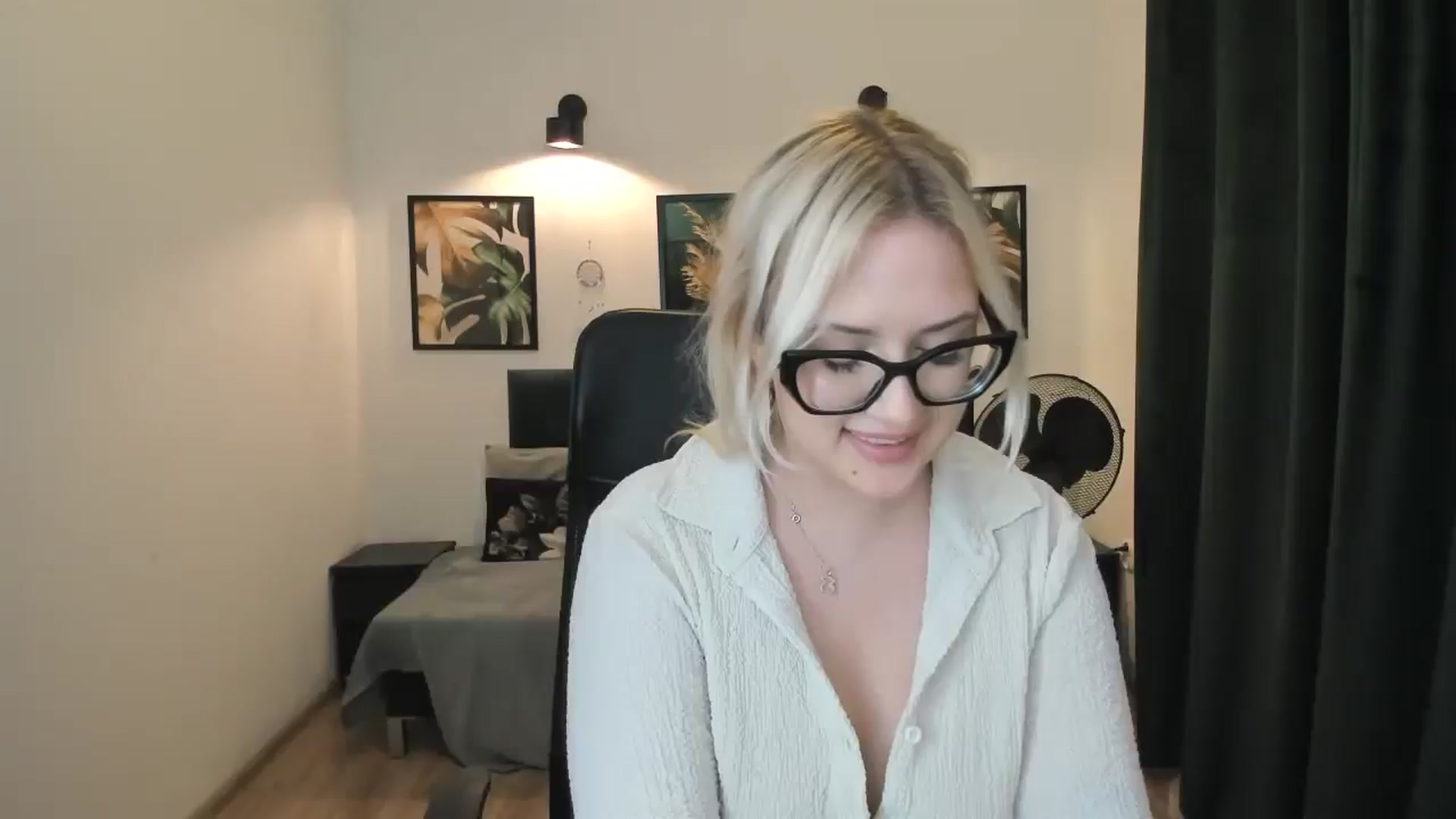 Gallery image thumbnail from Priestesss's myfreecams stream on, 04/18/2025, 19:43 image 3 of 20