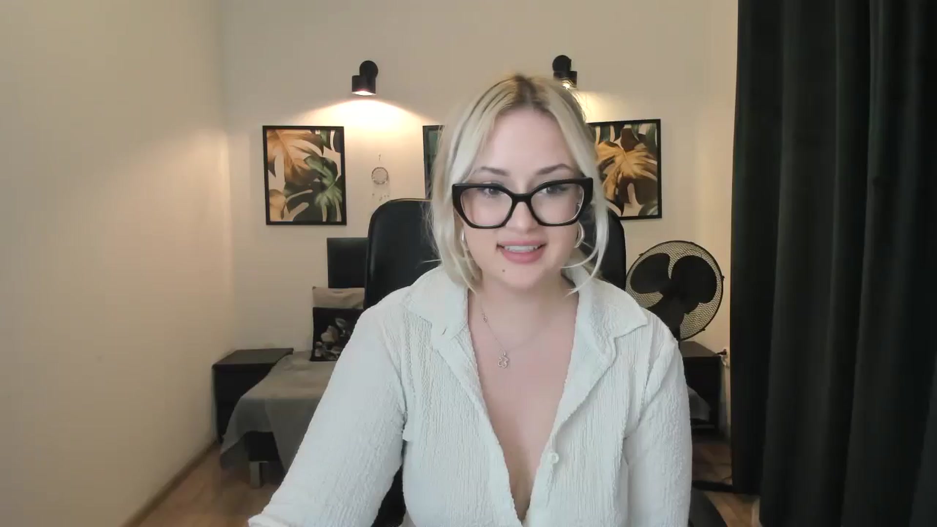 Gallery image thumbnail from Priestesss's myfreecams stream on, 04/18/2025, 19:43 image 5 of 20