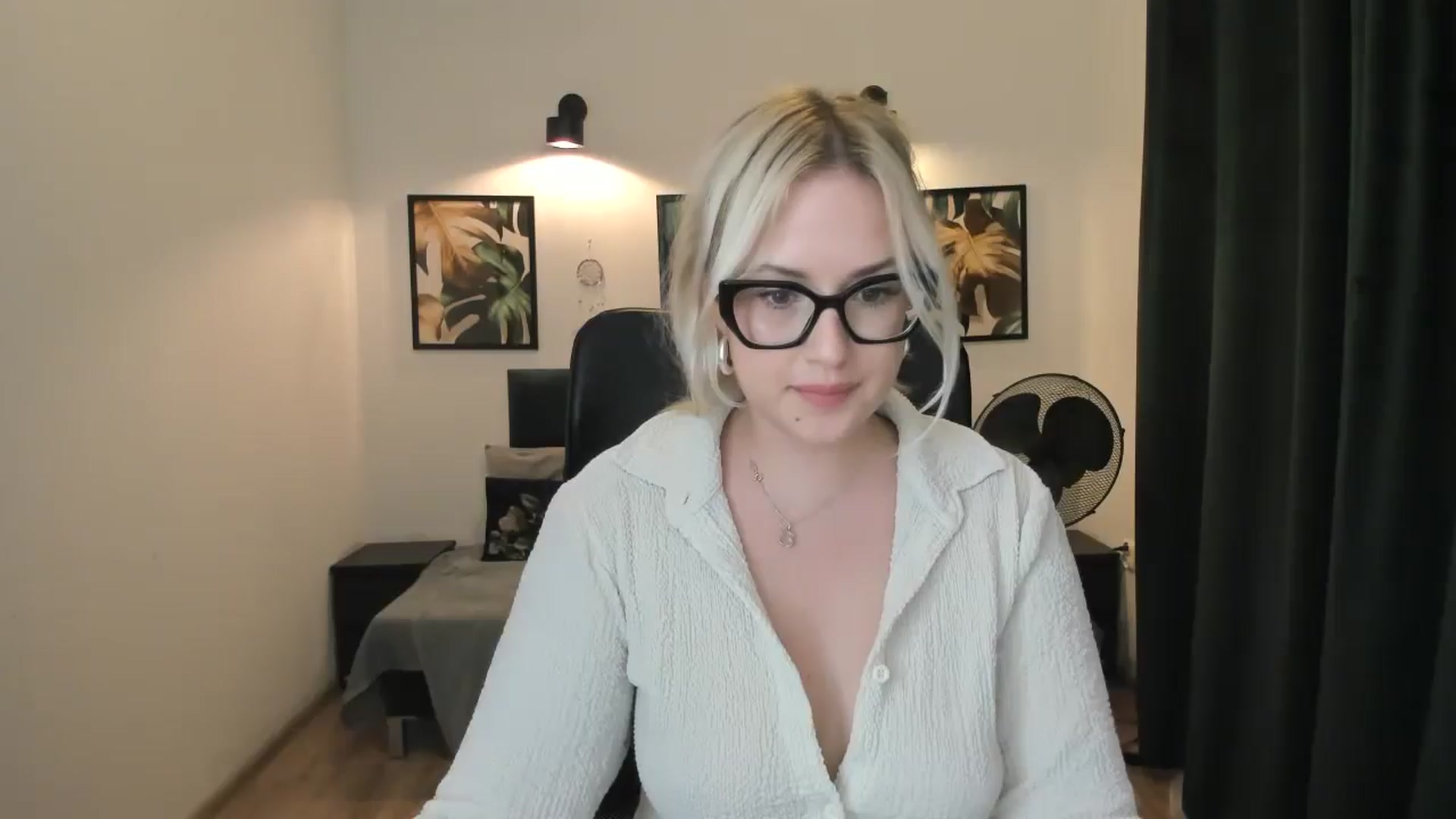 Gallery image thumbnail from Priestesss's myfreecams stream on, 04/18/2025, 19:43 image 1 of 20