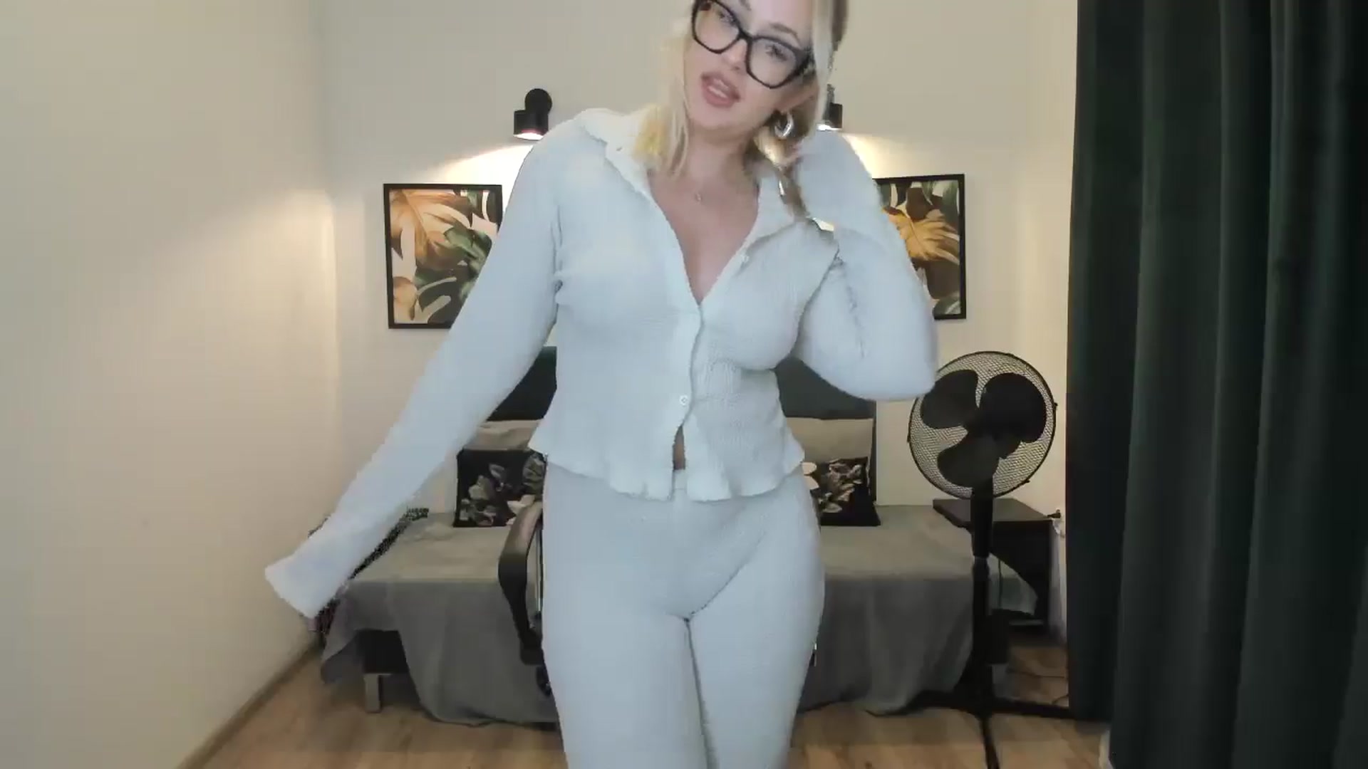 Gallery image thumbnail from Priestesss's myfreecams stream on, 04/18/2025, 19:43 image 19 of 20