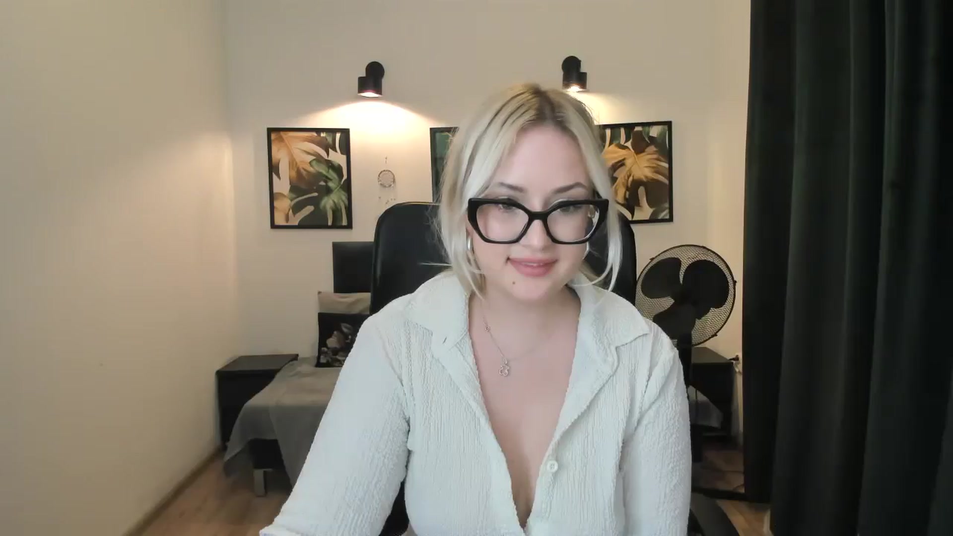 Gallery image thumbnail from Priestesss's myfreecams stream on, 04/18/2025, 19:43 image 4 of 20