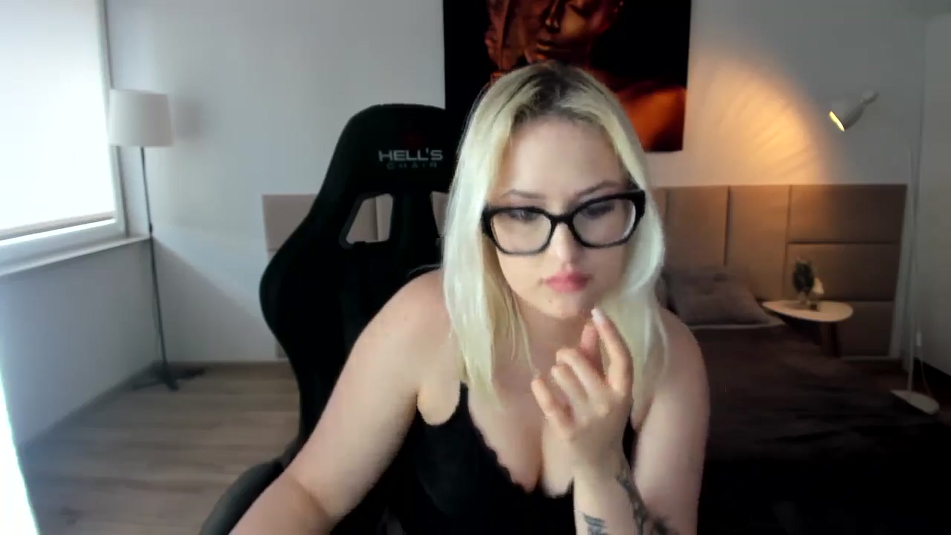 Gallery image thumbnail from Priestesss's myfreecams stream on, 04/19/2025, 17:27 image 8 of 20