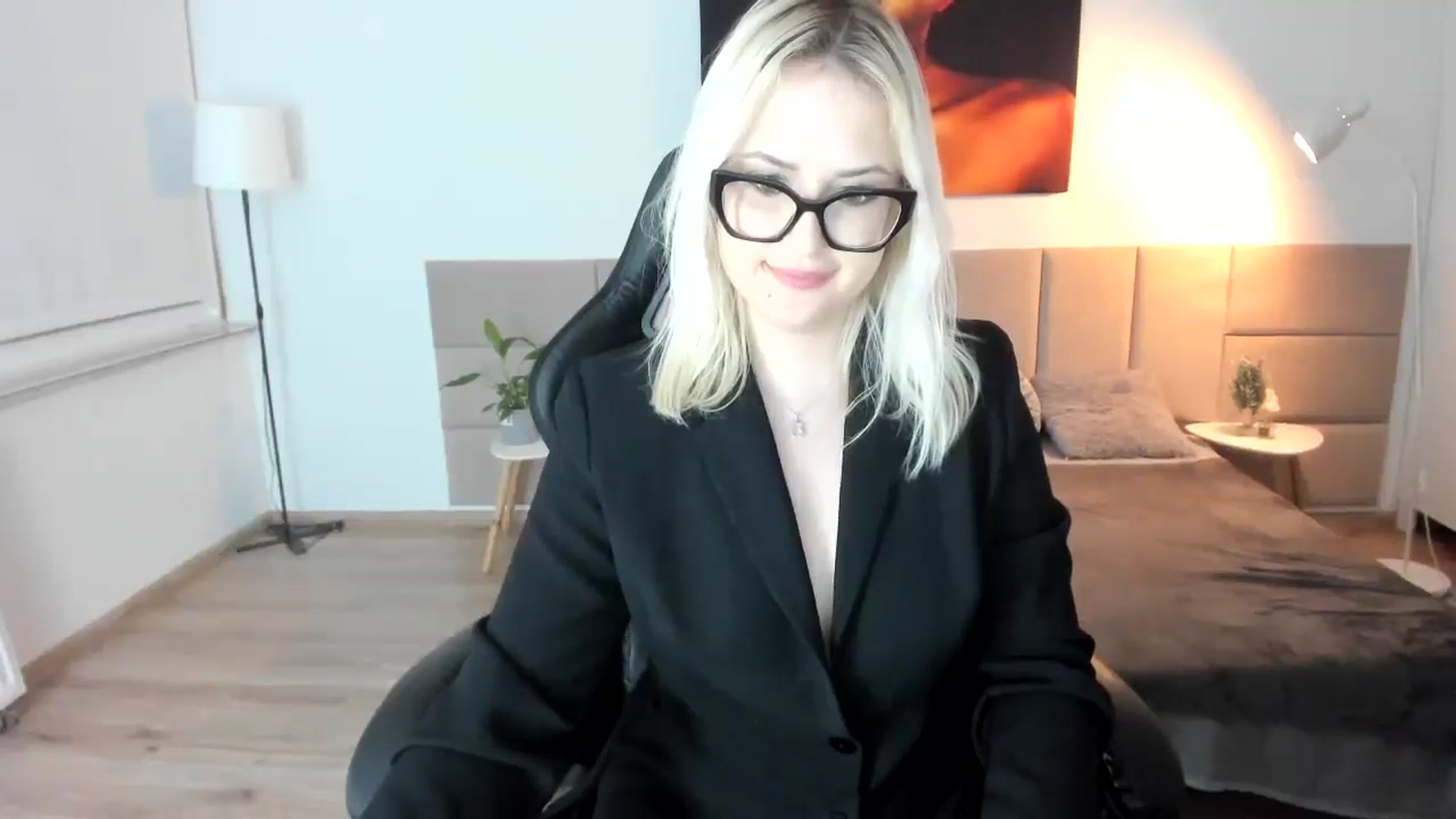 Gallery image thumbnail from Priestesss's myfreecams stream on, 04/19/2025, 20:01 image 2 of 20
