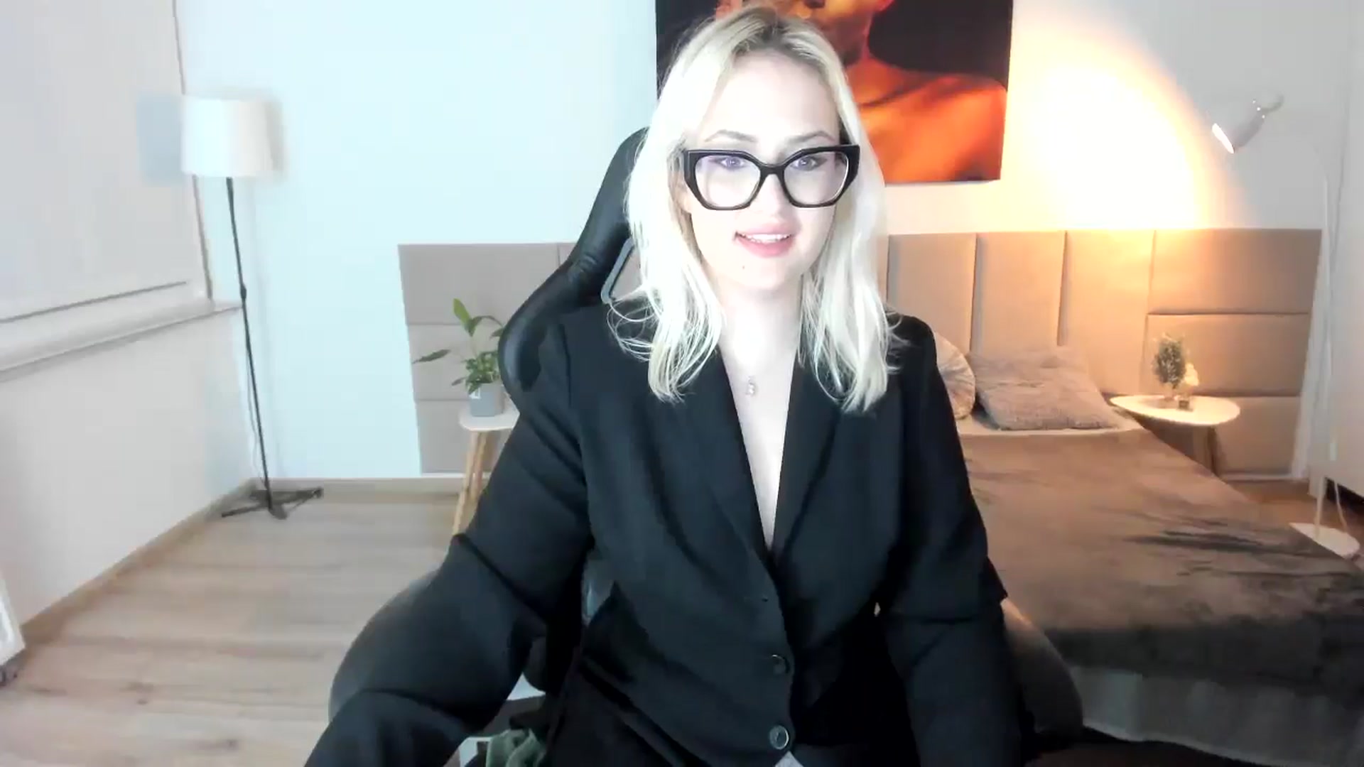 Gallery image thumbnail from Priestesss's myfreecams stream on, 04/19/2025, 20:01 image 4 of 20