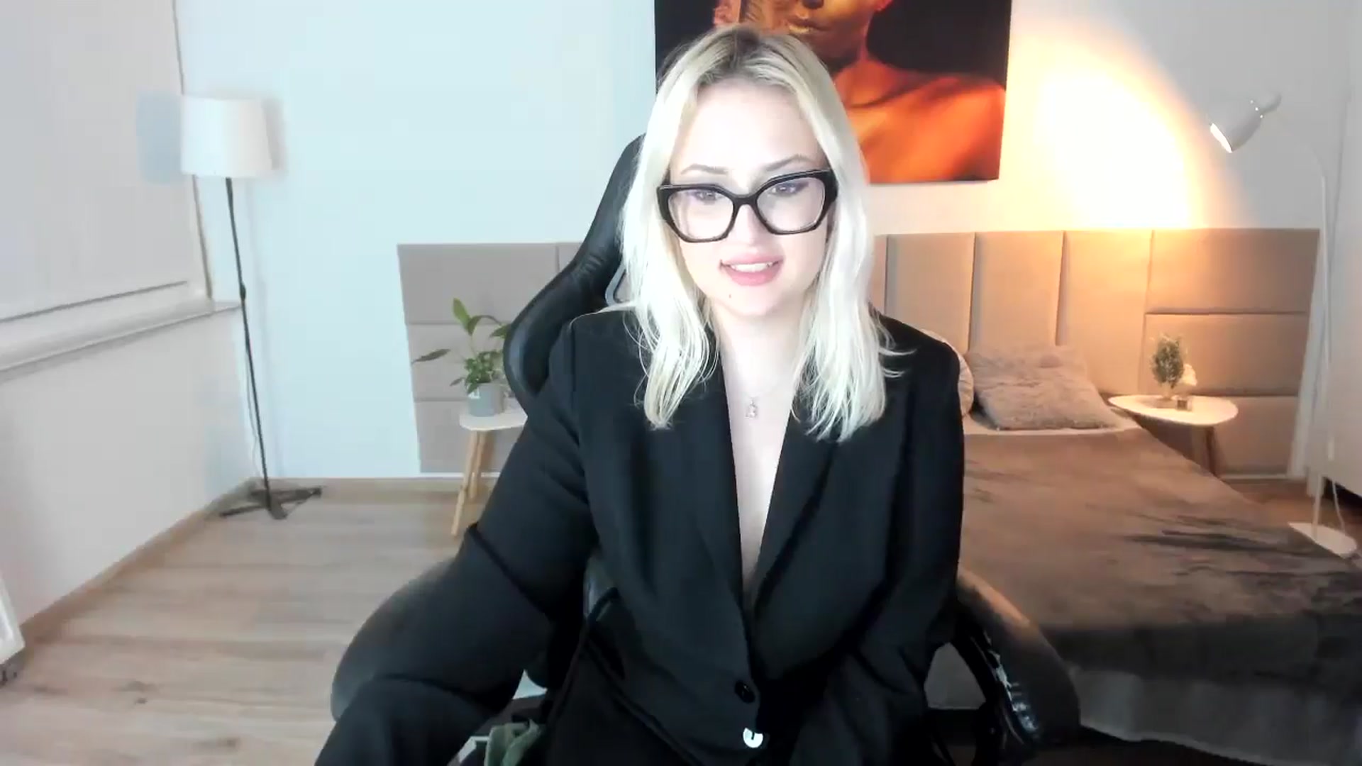 Gallery image thumbnail from Priestesss's myfreecams stream on, 04/19/2025, 20:01 image 6 of 20