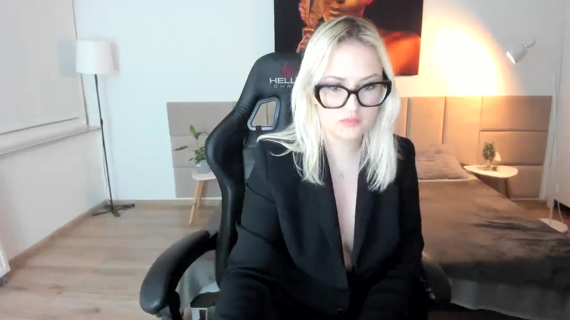 Gallery image thumbnail from Priestesss's myfreecams stream on, 04/19/2025, 20:01 image 14 of 20