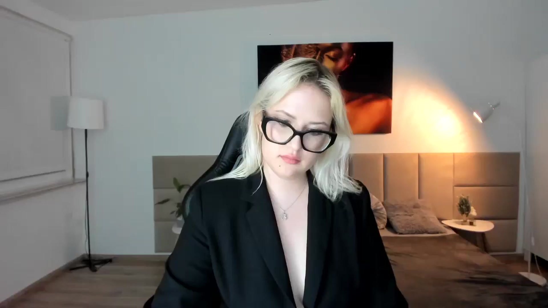 Gallery image thumbnail from Priestesss's myfreecams stream on, 04/19/2025, 20:01 image 1 of 20