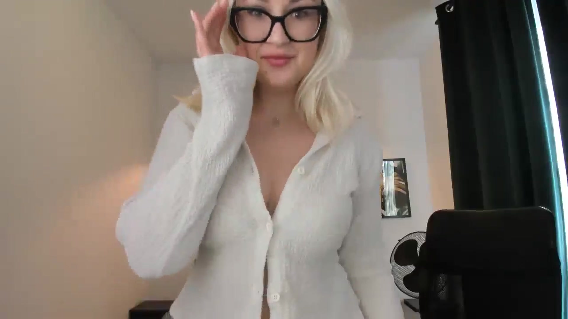 Gallery image thumbnail from Priestesss's myfreecams stream on, 04/20/2025, 14:09 image 2 of 20