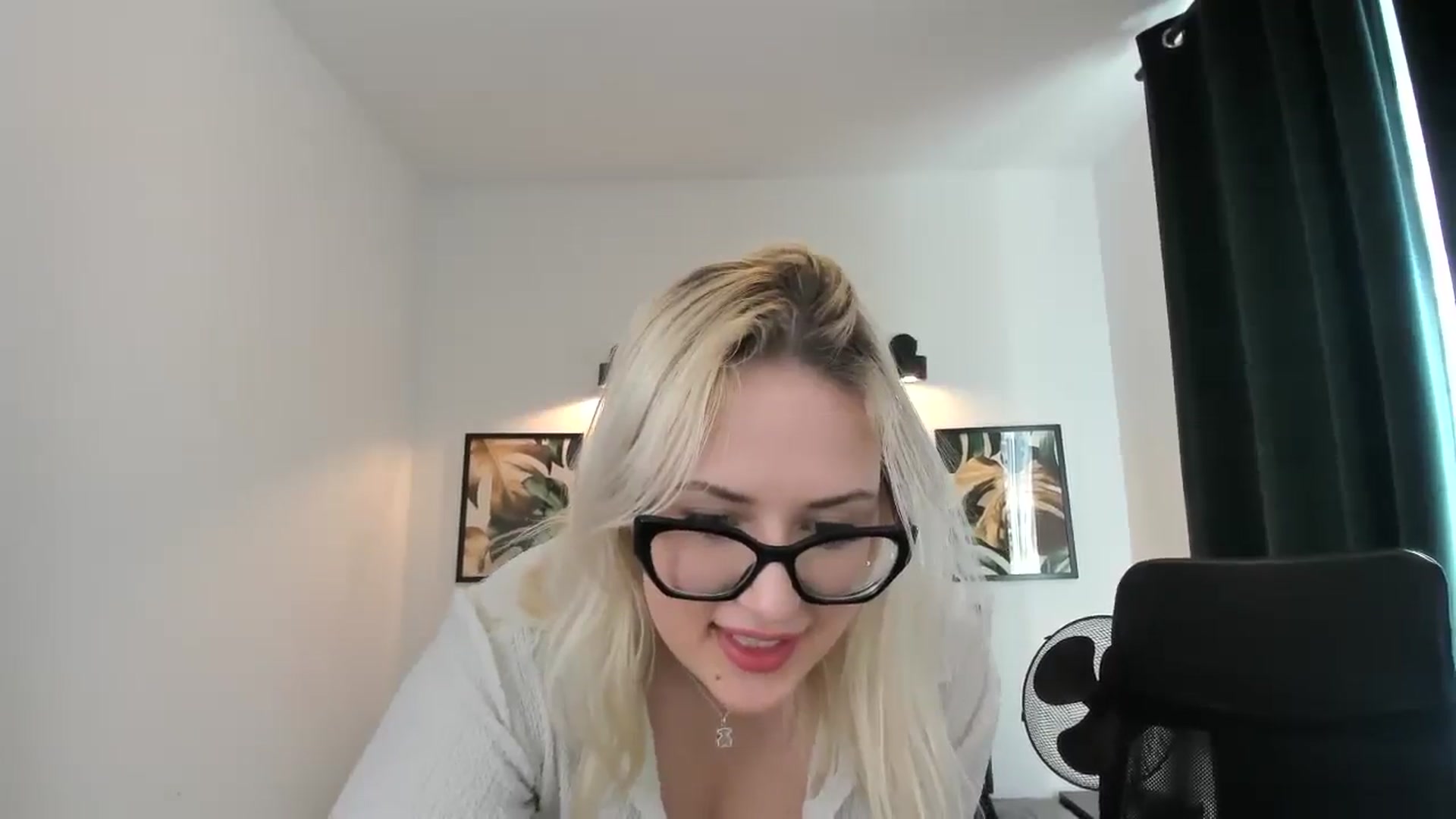 Gallery image thumbnail from Priestesss's myfreecams stream on, 04/20/2025, 14:09 image 4 of 20